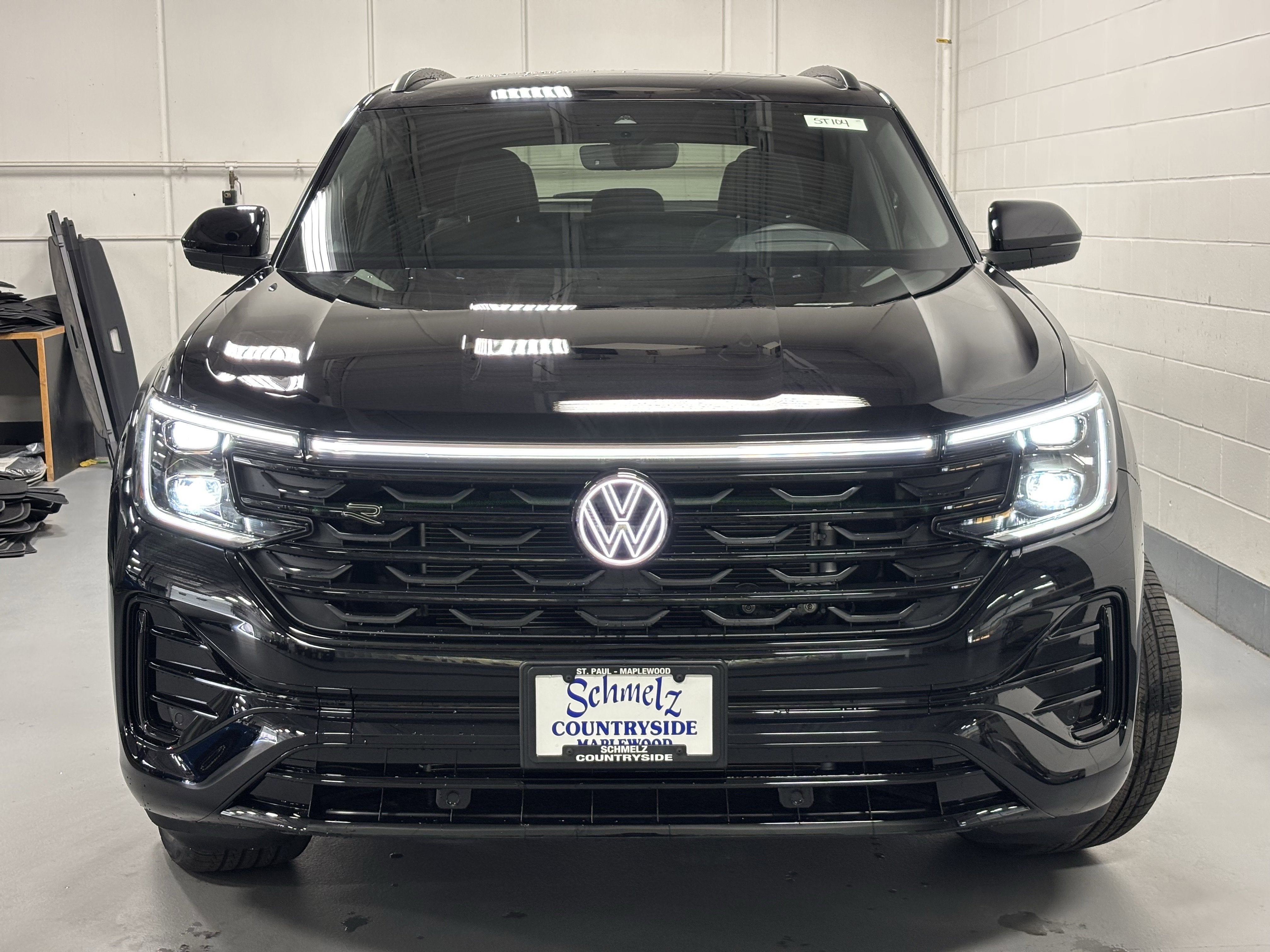 2026 Volkswagen Atlas Cross Sport 2.0T SEL R-Line Black