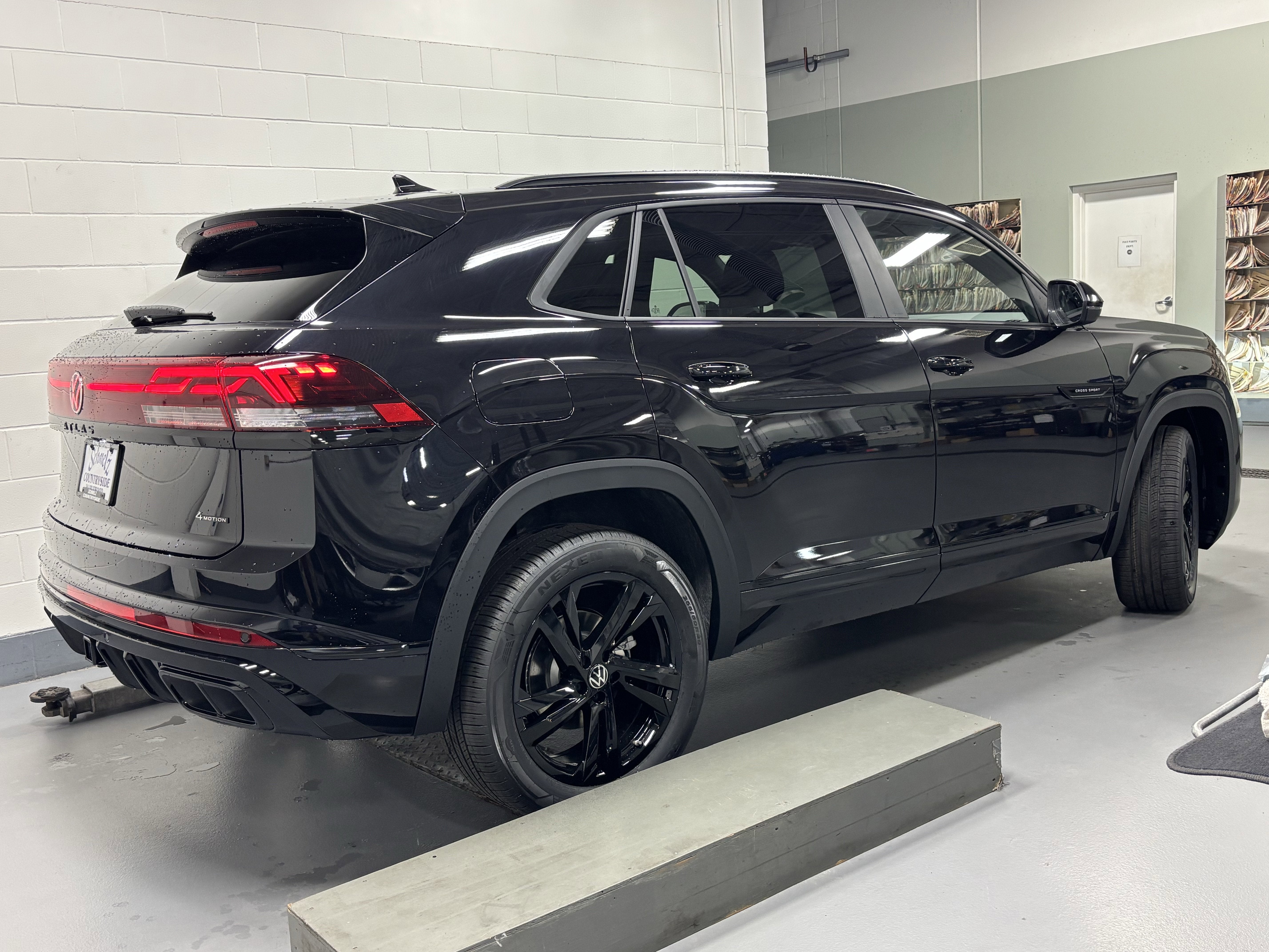 2026 Volkswagen Atlas Cross Sport 2.0T SEL R-Line Black