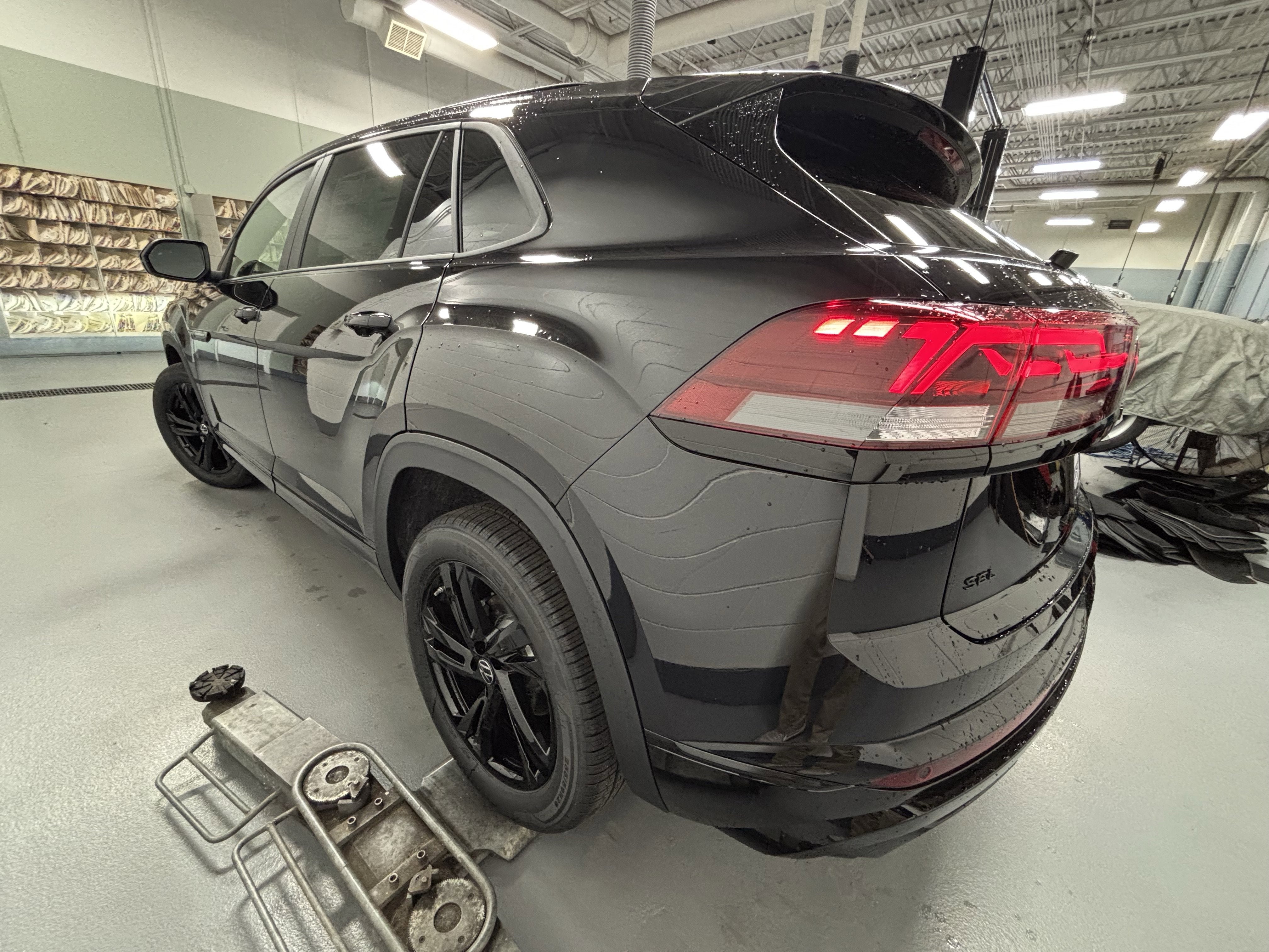 2026 Volkswagen Atlas Cross Sport 2.0T SEL R-Line Black