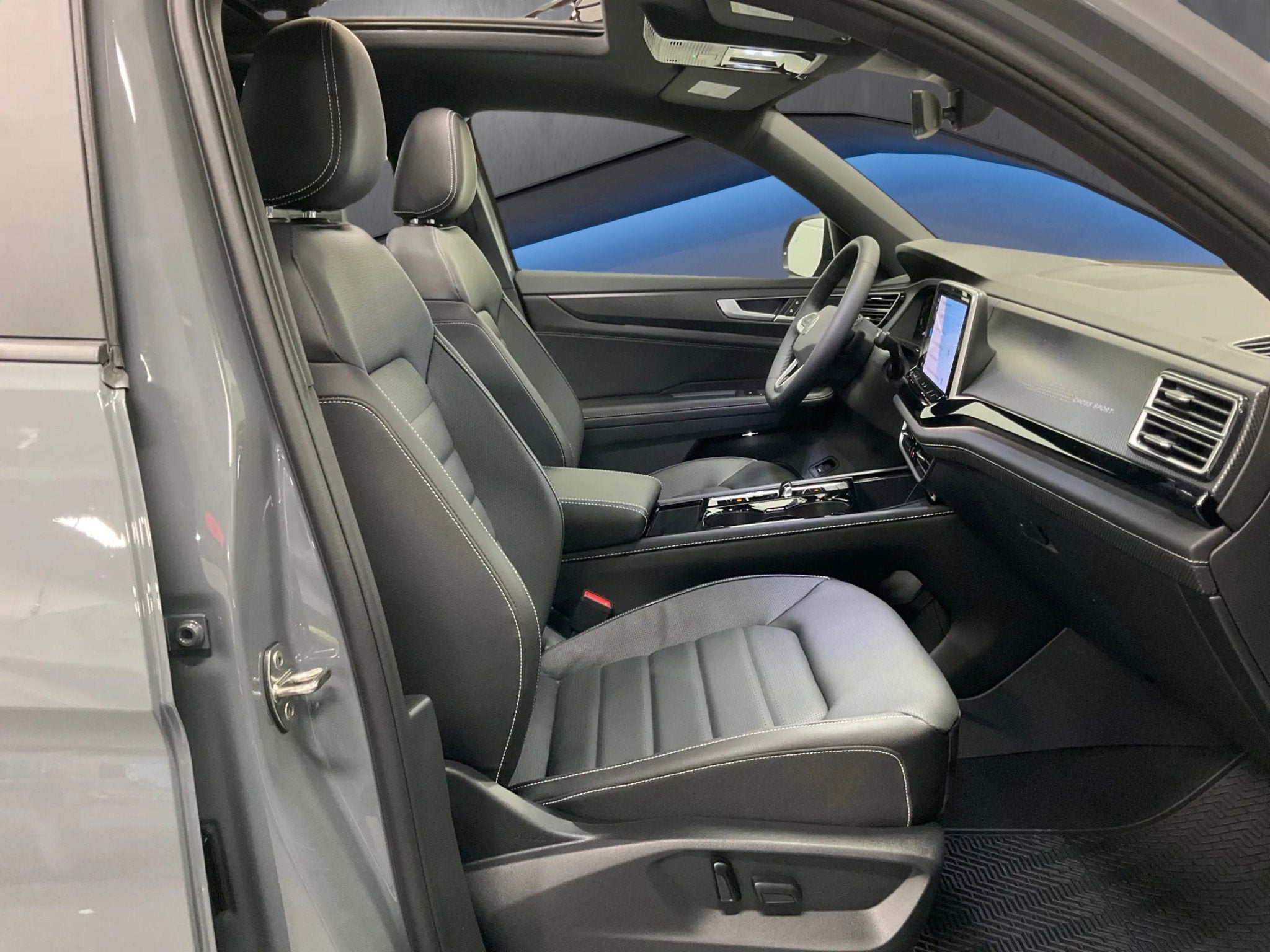 2026 Volkswagen Atlas Cross Sport 2.0T SEL R-Line Black