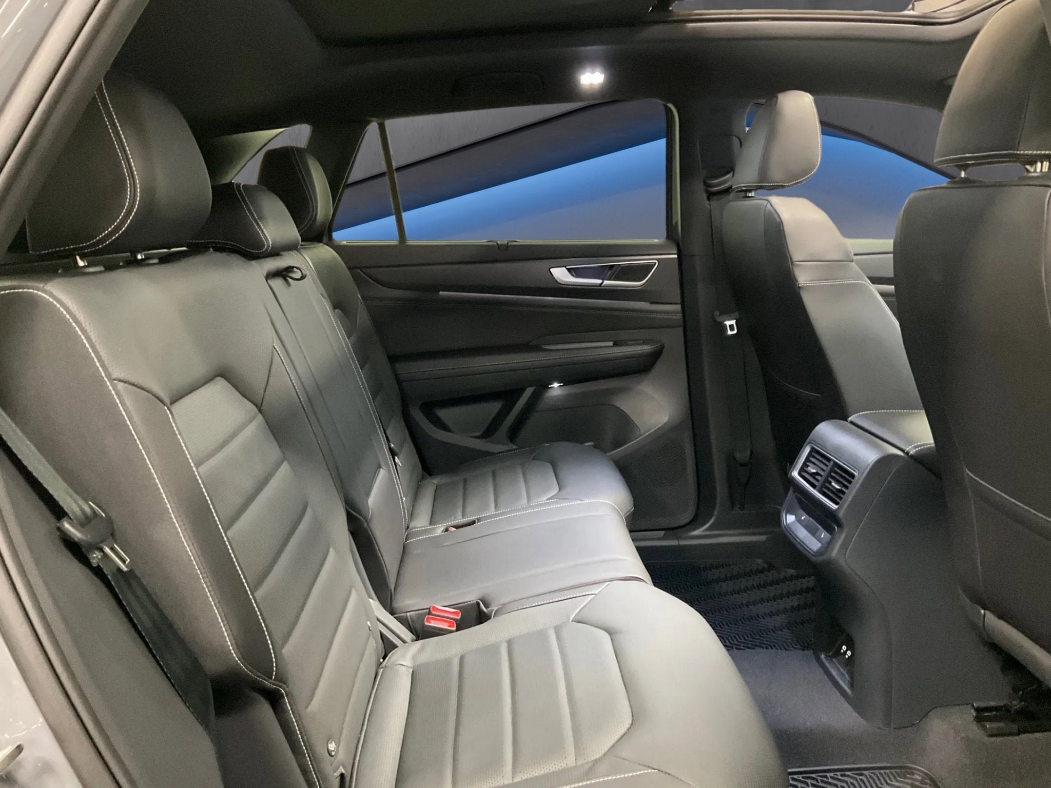 2026 Volkswagen Atlas Cross Sport 2.0T SEL R-Line Black