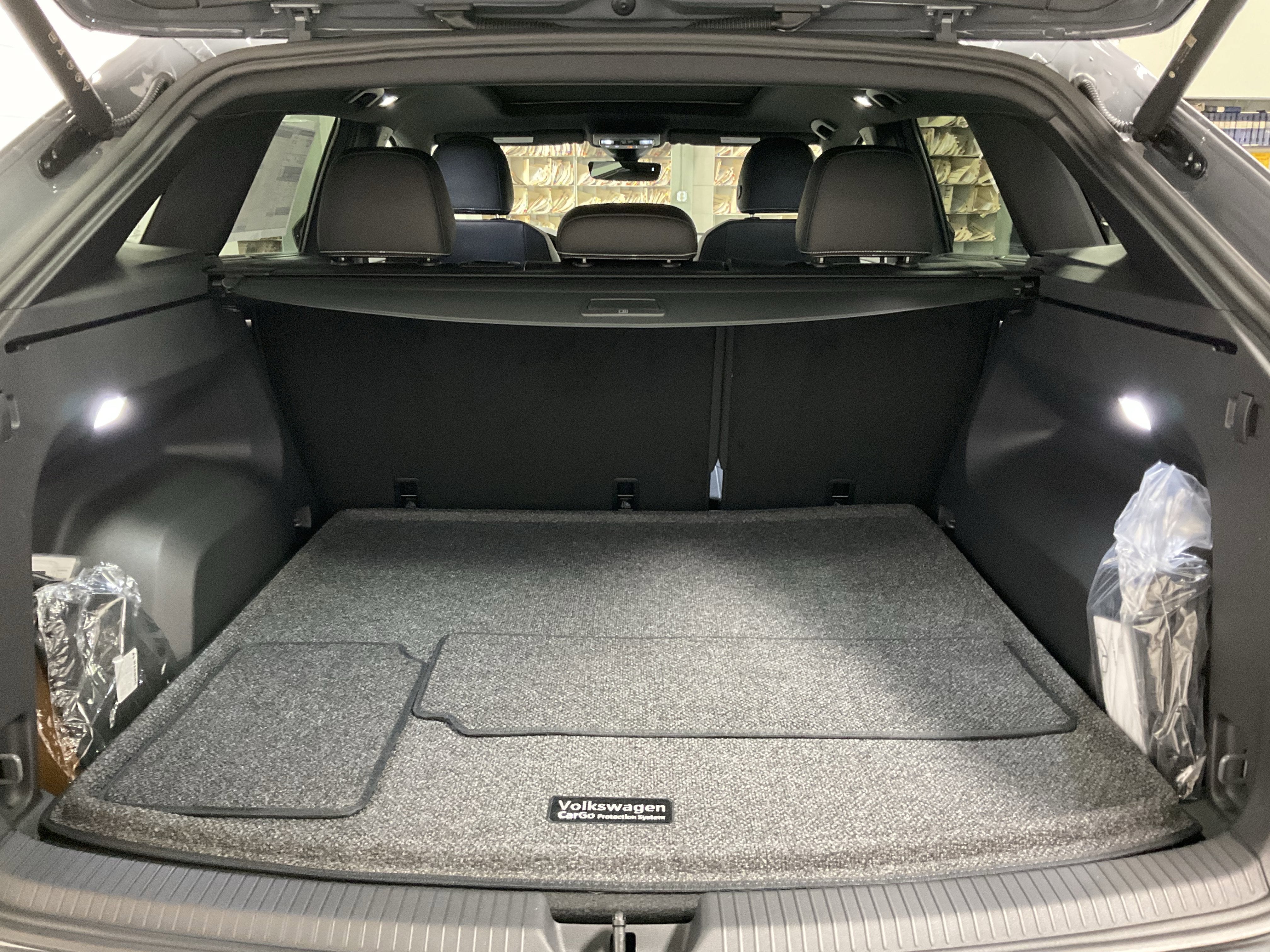 2026 Volkswagen Atlas Cross Sport 2.0T SEL R-Line Black