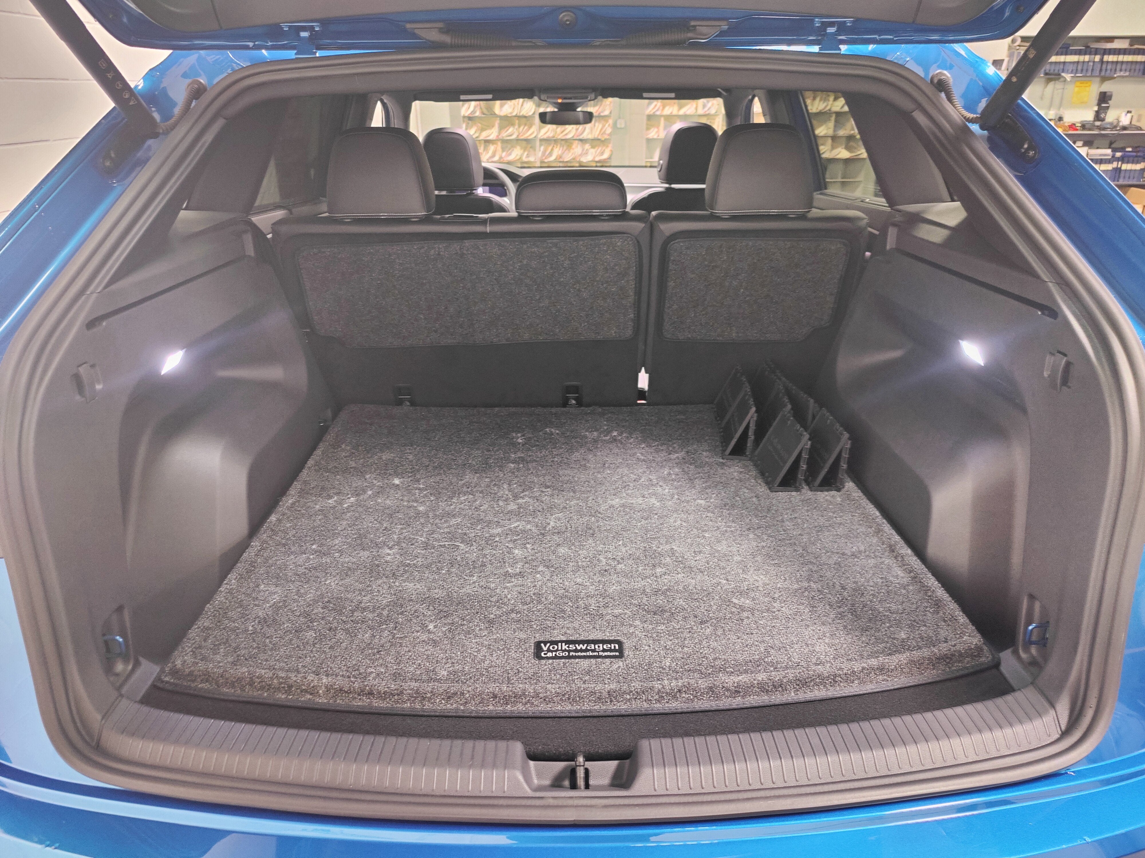 2025 Volkswagen Atlas Cross Sport SEL AWD R-Line Black w/Sunroof/Nav