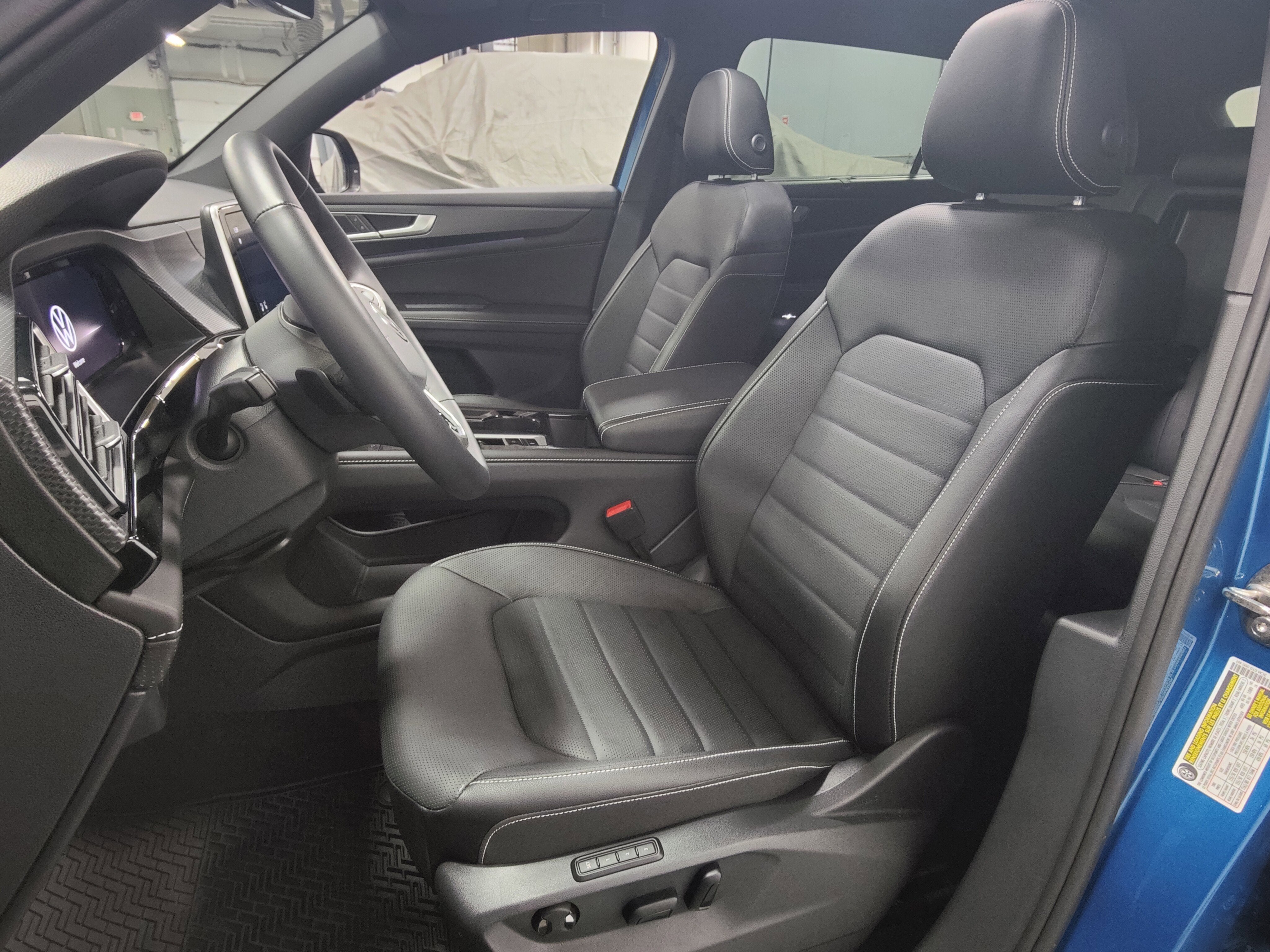 2025 Volkswagen Atlas Cross Sport SEL AWD R-Line Black w/Sunroof/Nav