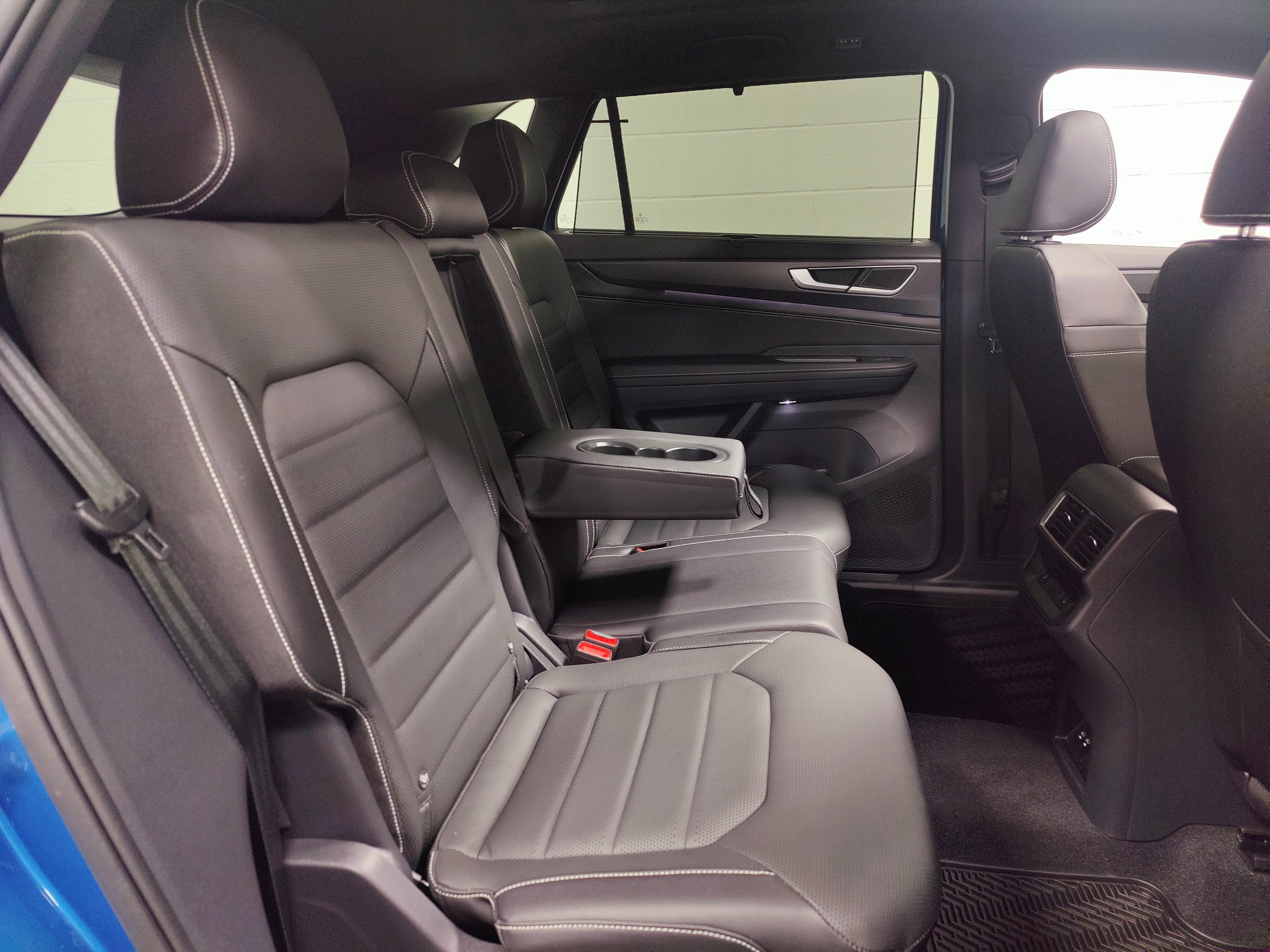 2025 Volkswagen Atlas Cross Sport SEL AWD R-Line Black w/Sunroof/Nav