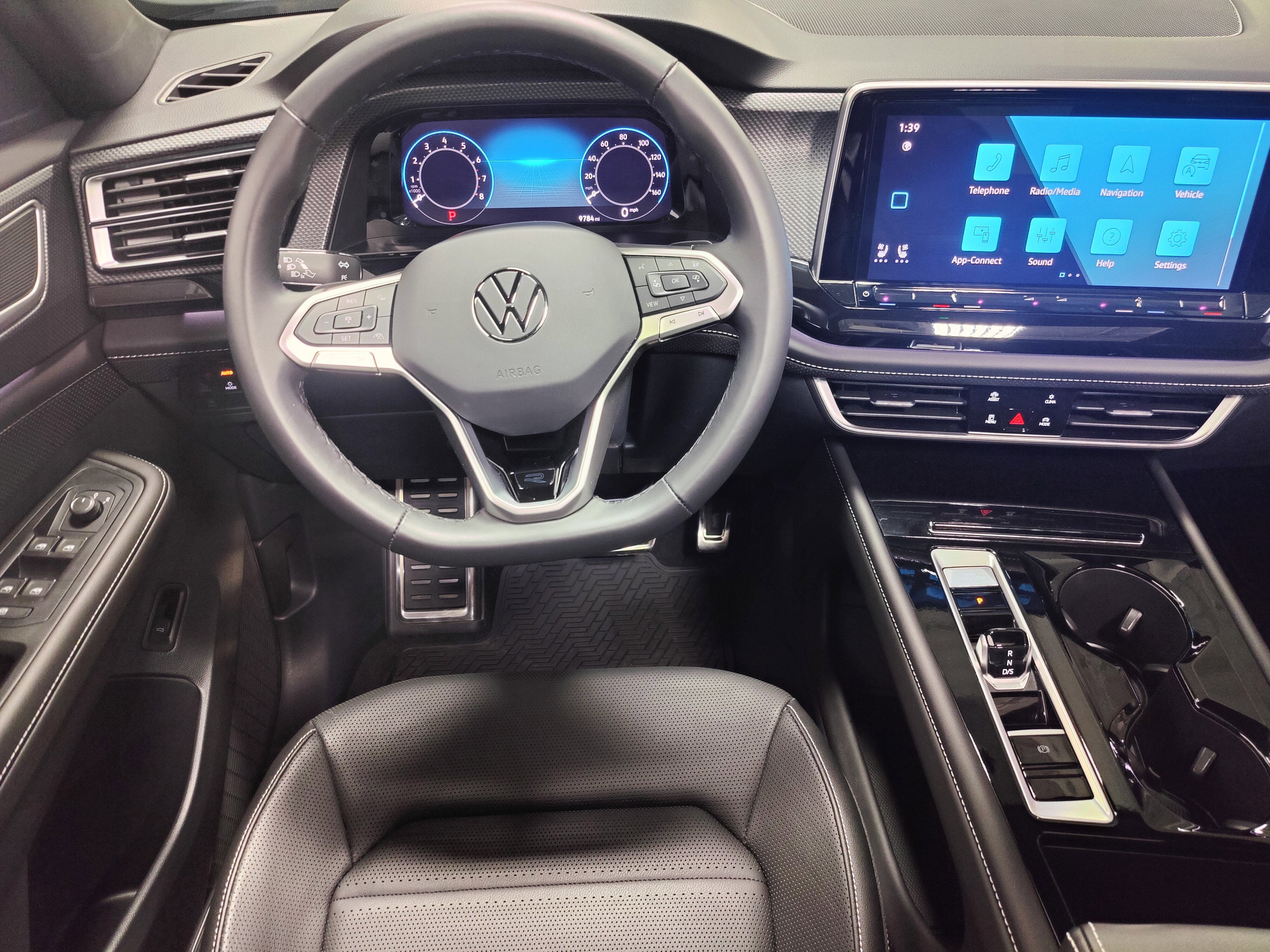 2025 Volkswagen Atlas Cross Sport SEL AWD R-Line Black w/Sunroof/Nav