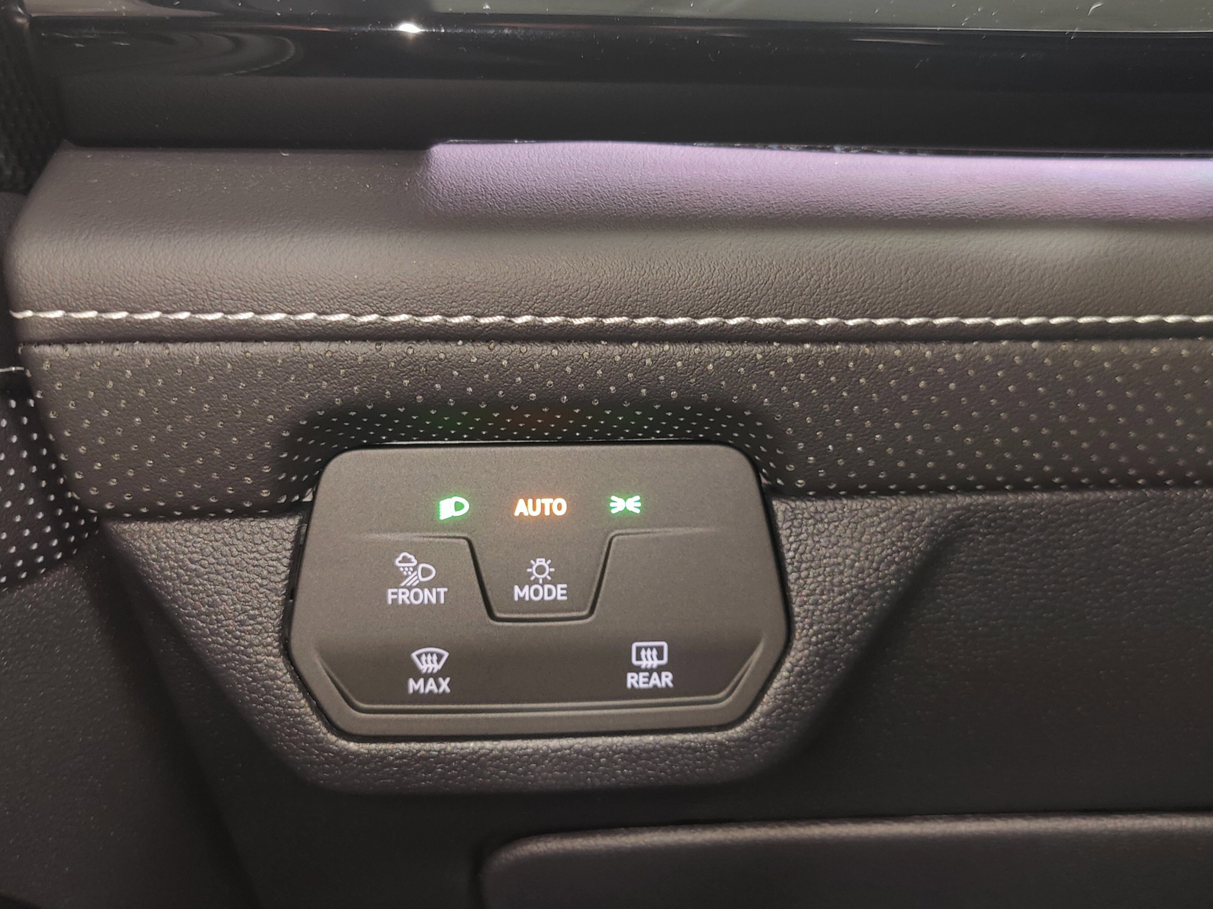 2025 Volkswagen Atlas Cross Sport SEL AWD R-Line Black w/Sunroof/Nav