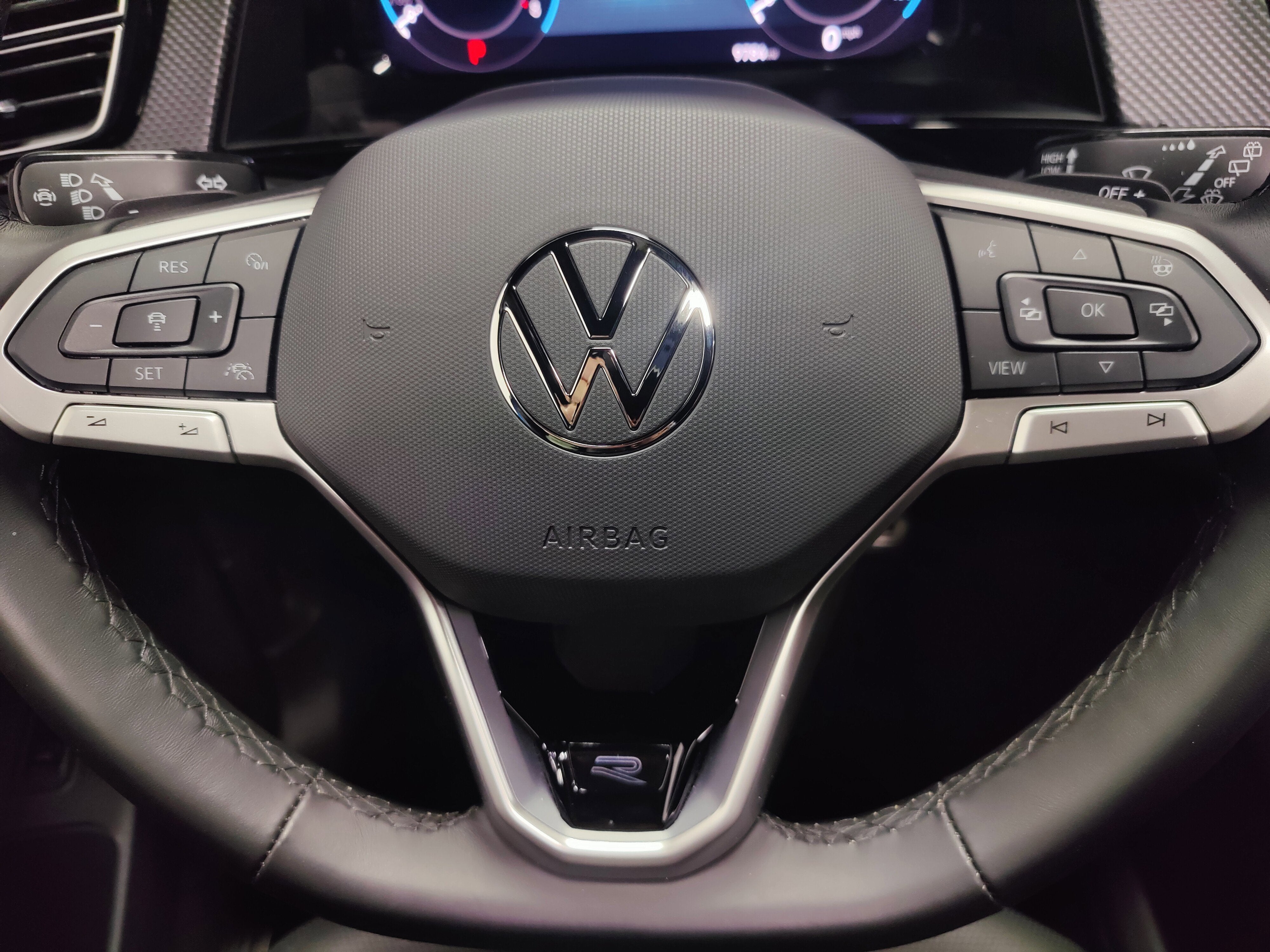 2025 Volkswagen Atlas Cross Sport SEL AWD R-Line Black w/Sunroof/Nav