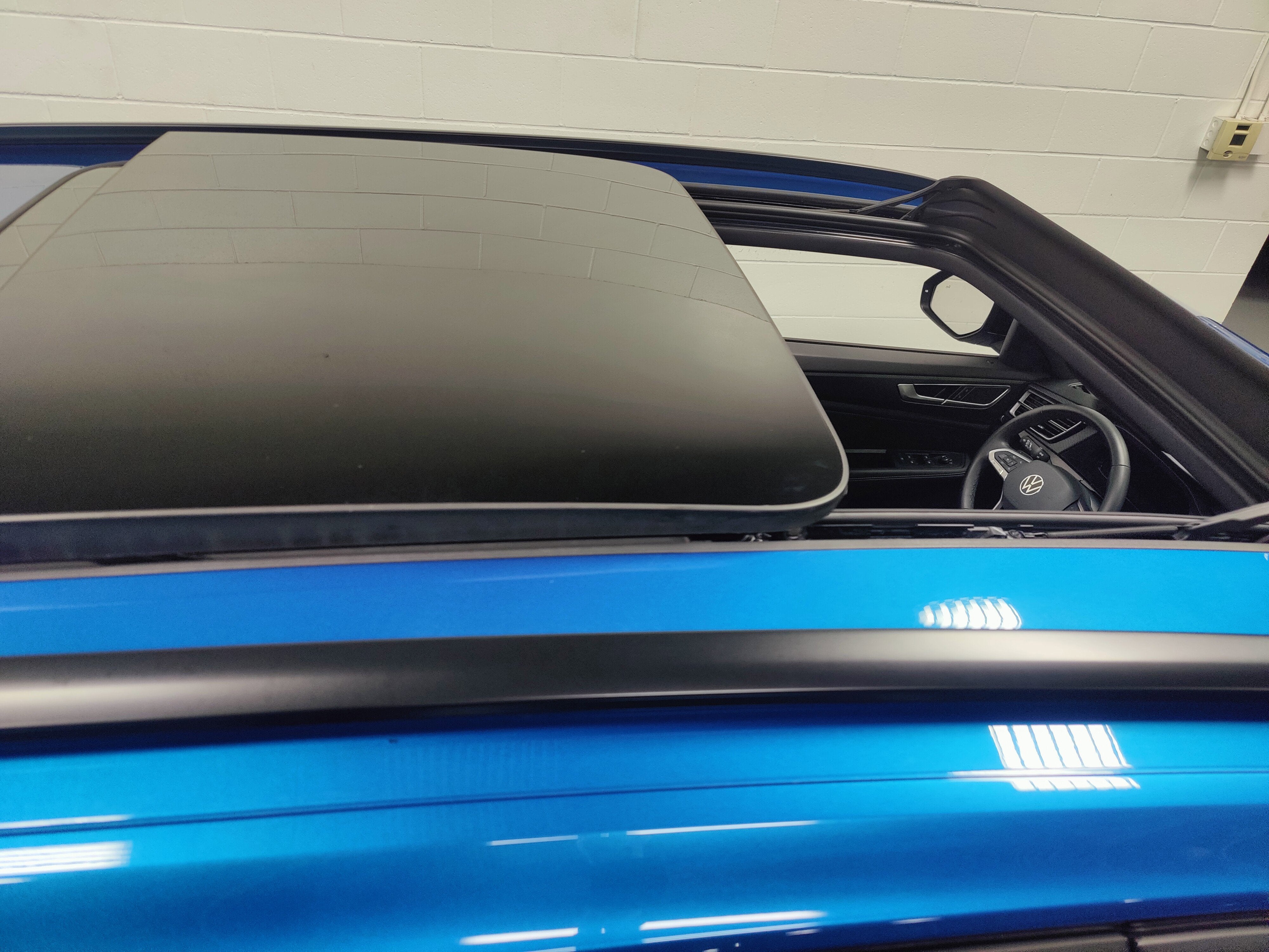 2025 Volkswagen Atlas Cross Sport SEL AWD R-Line Black w/Sunroof/Nav