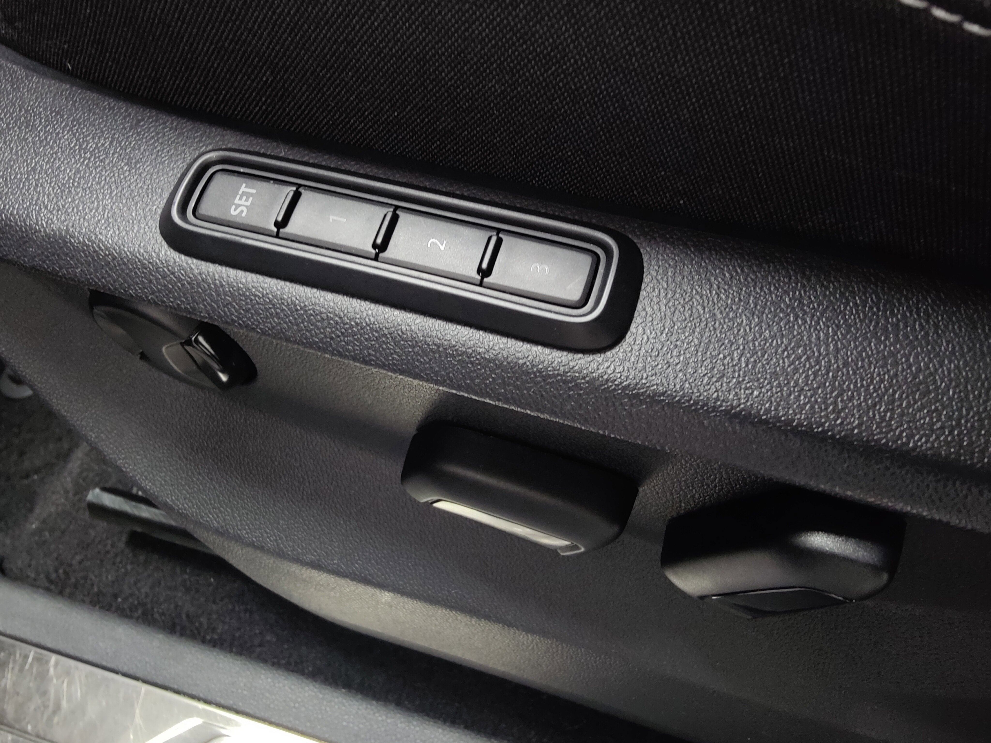 2023 Volkswagen Atlas Cross Sport V6 SEL AWD w/Sunroof/Nav