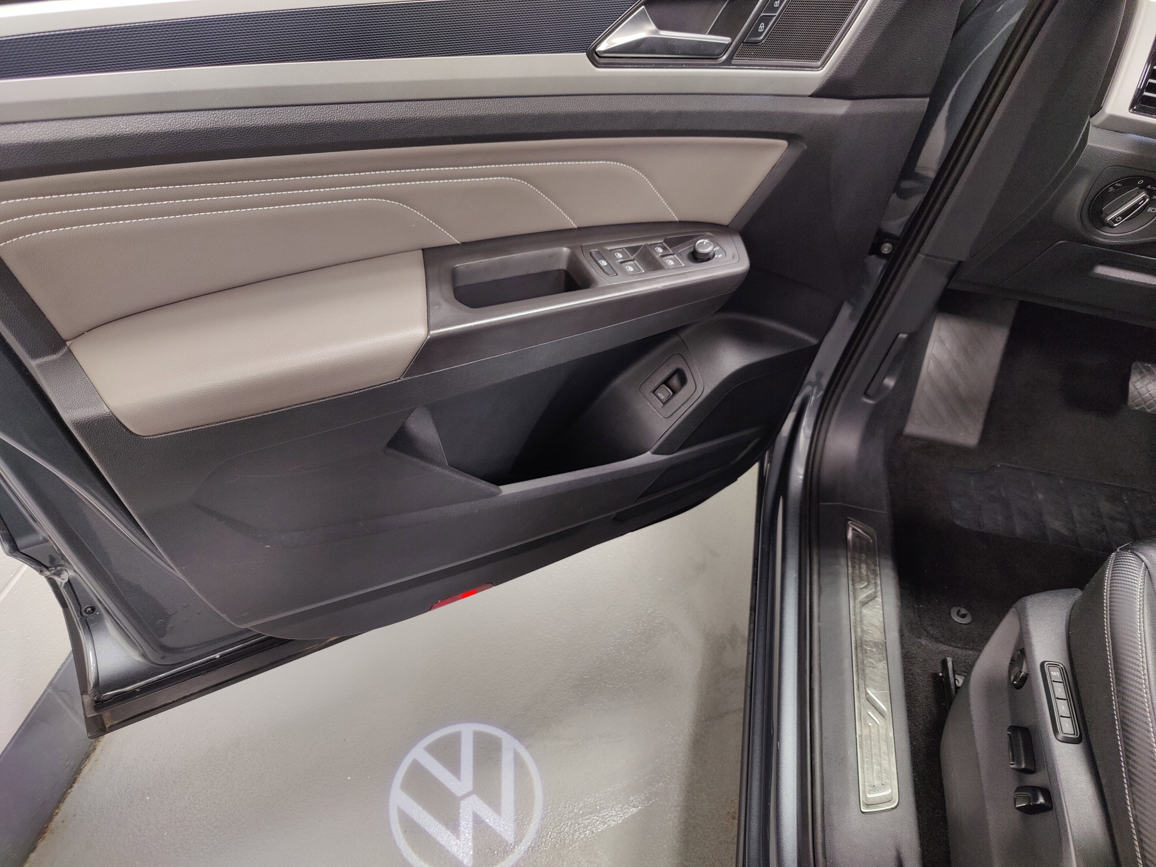 2023 Volkswagen Atlas Cross Sport V6 SEL AWD w/Sunroof/Nav