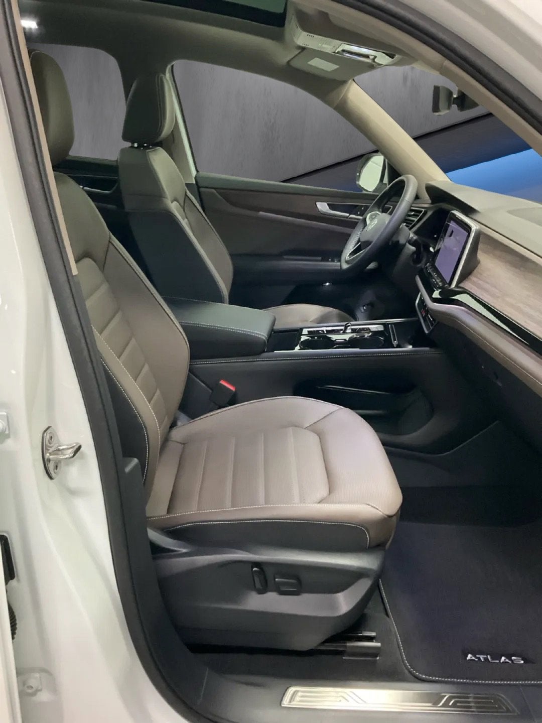 2026 Volkswagen Atlas 2.0T SEL