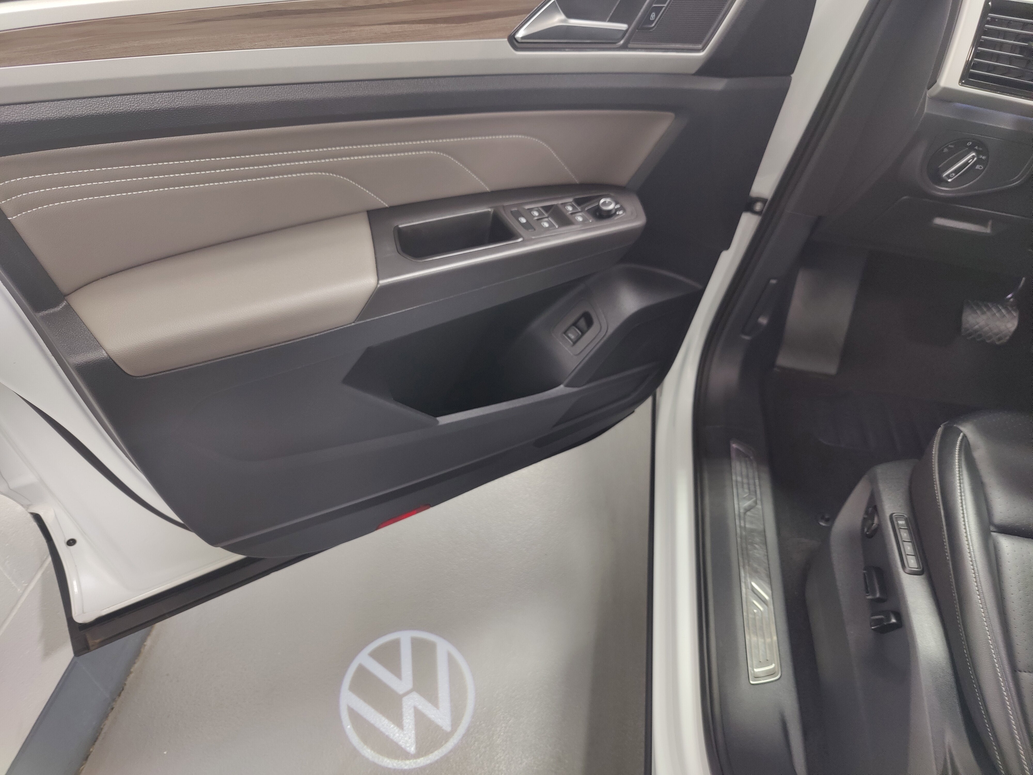 2022 Volkswagen Atlas SEL AWD w/Sunroof/Nav