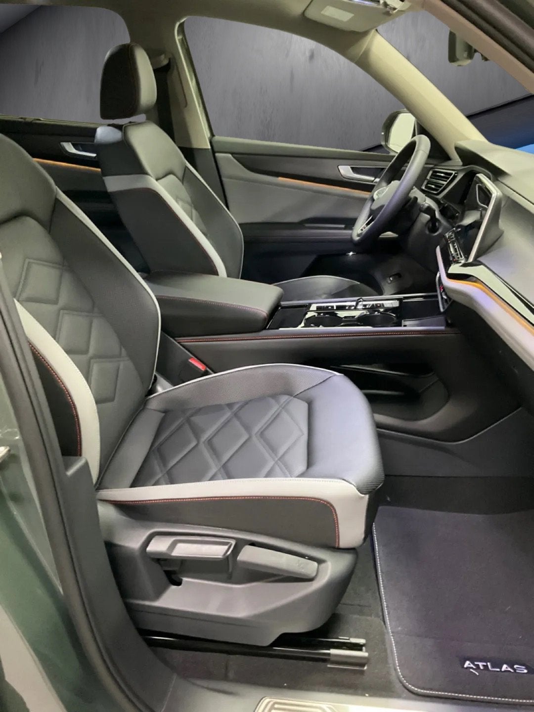 2026 Volkswagen Atlas 2.0T Peak Edition