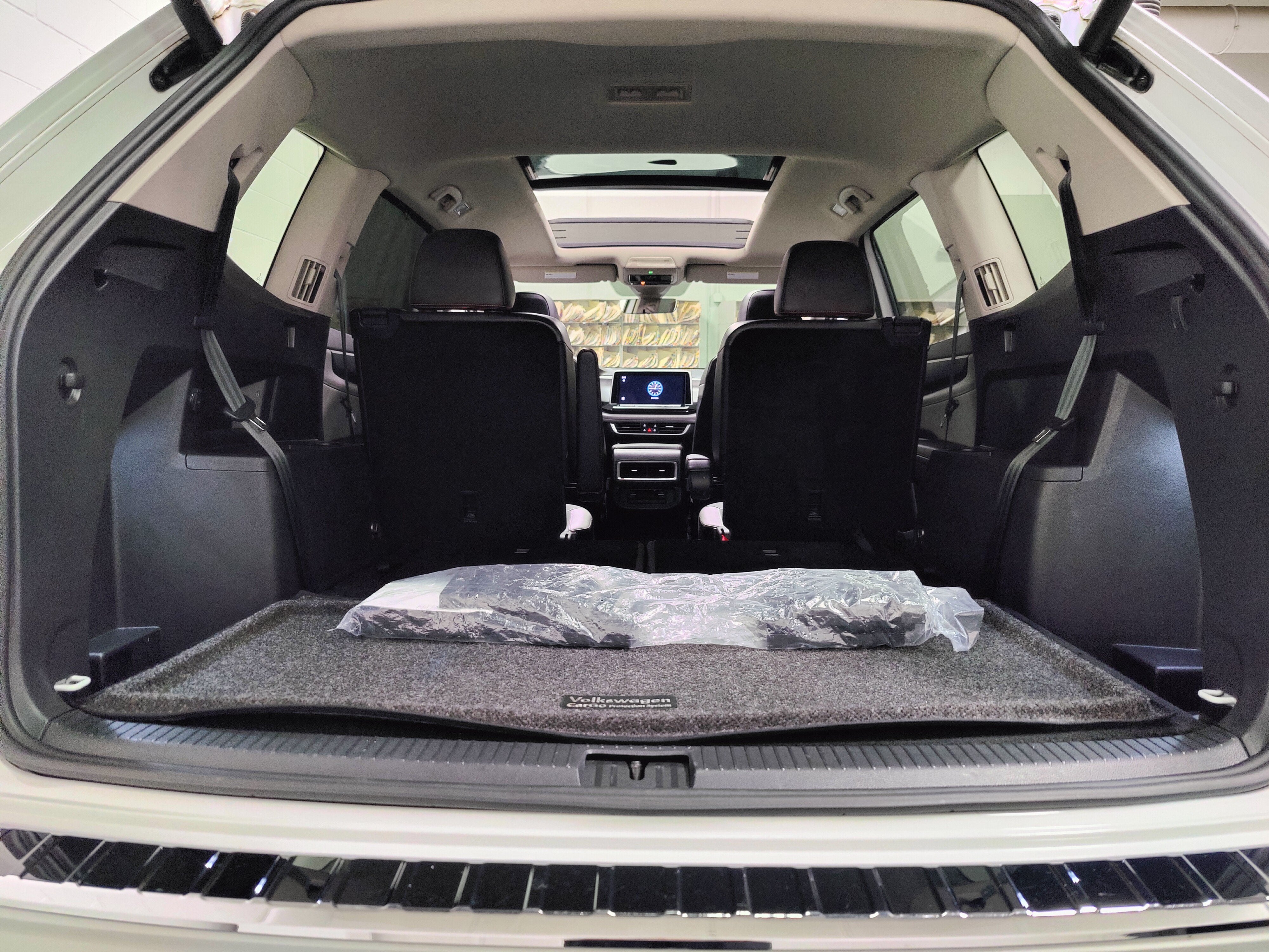 2024 Volkswagen Atlas Peak Edition SE AWD w/Sunroof