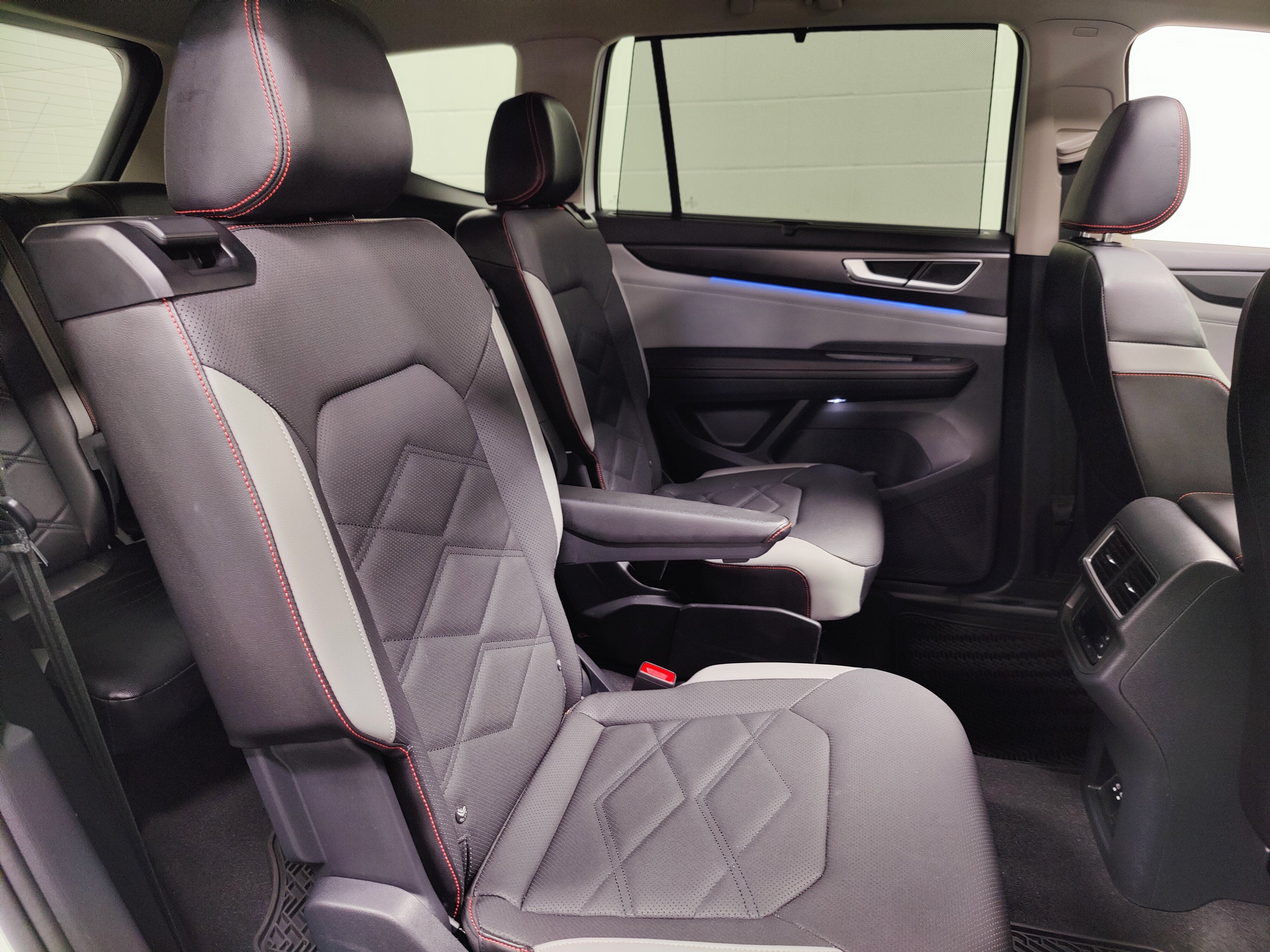 2024 Volkswagen Atlas Peak Edition SE AWD w/Sunroof