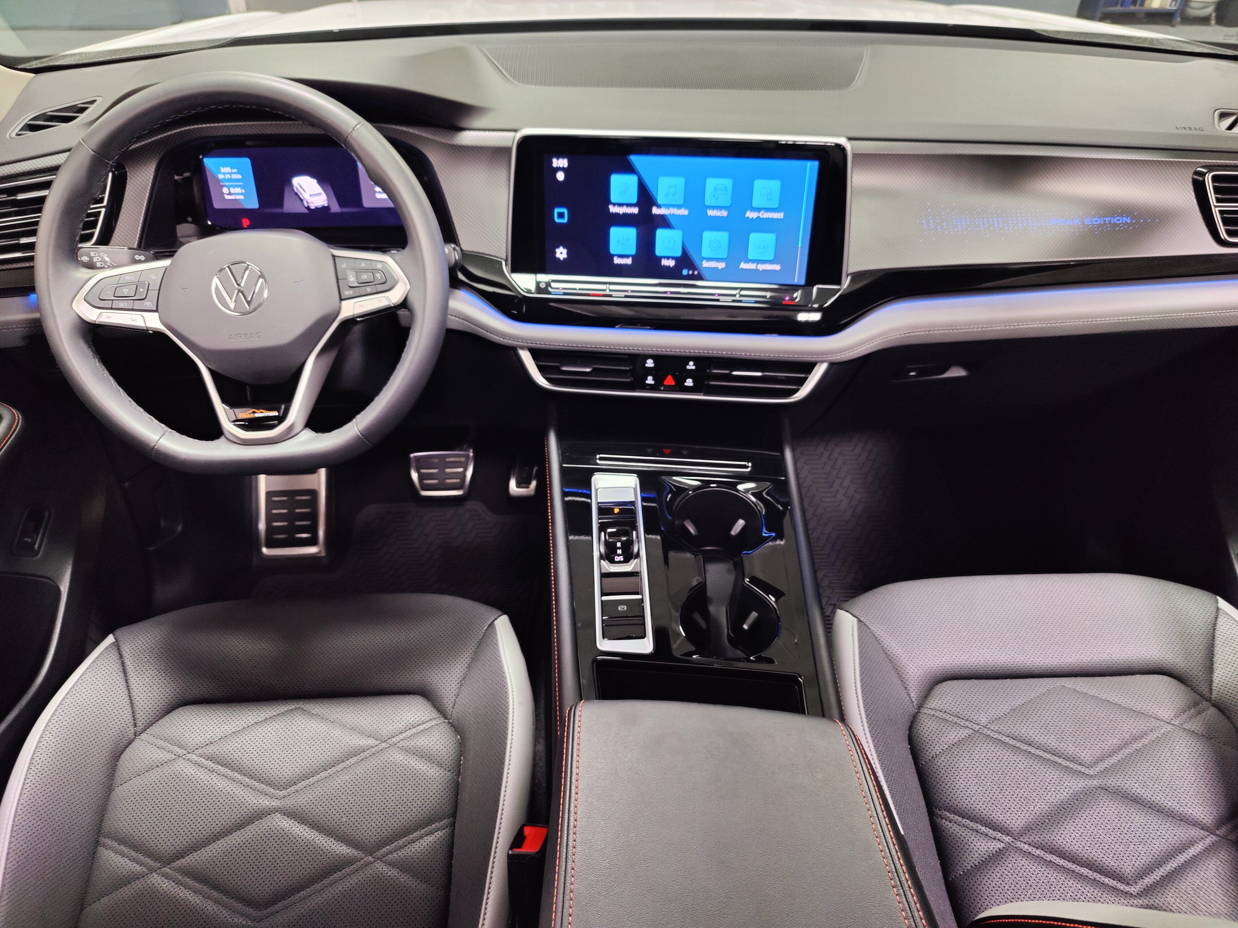 2024 Volkswagen Atlas Peak Edition SE AWD w/Sunroof