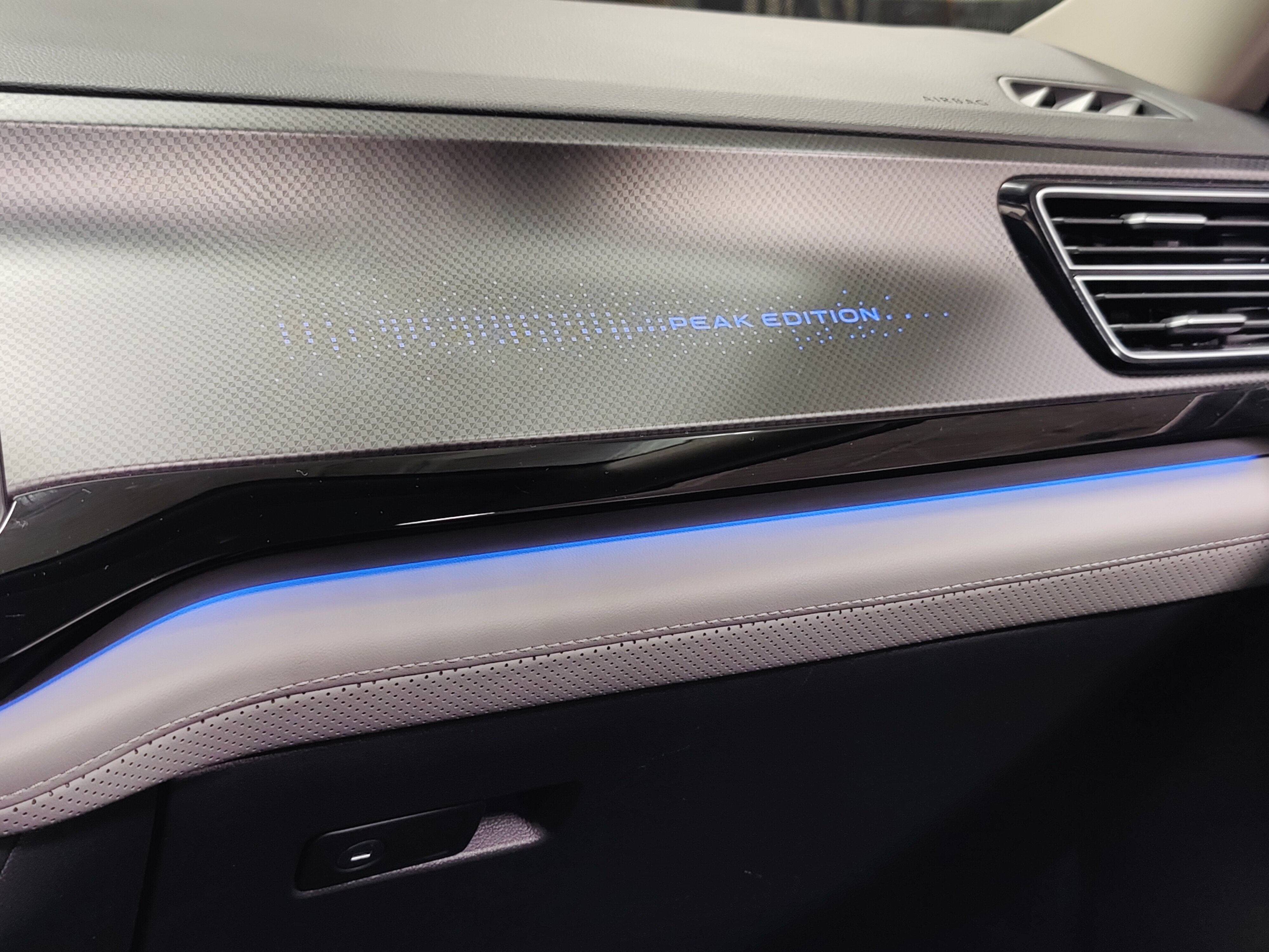 2024 Volkswagen Atlas Peak Edition SE AWD w/Sunroof
