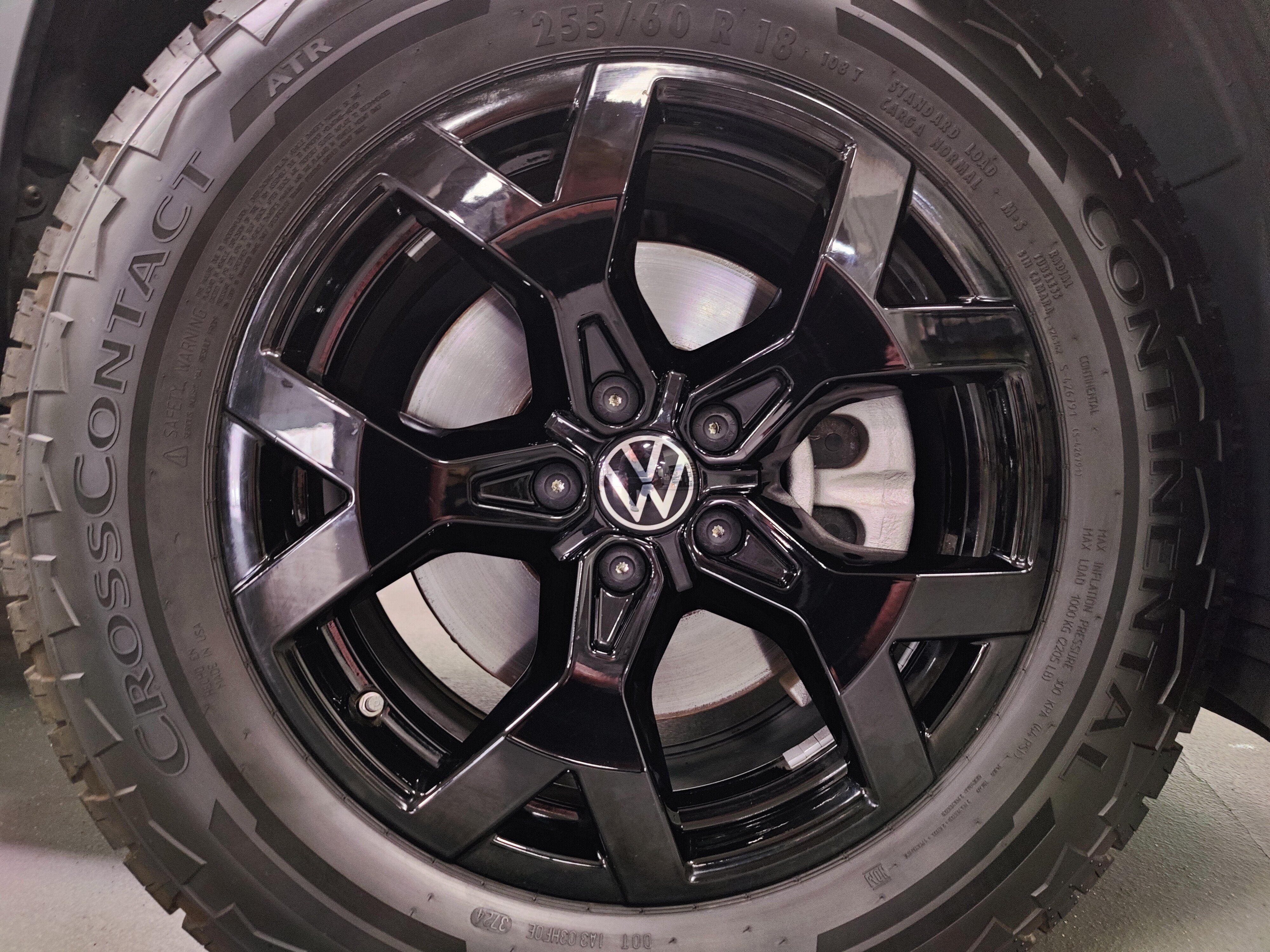 2024 Volkswagen Atlas Peak Edition SE AWD w/Sunroof