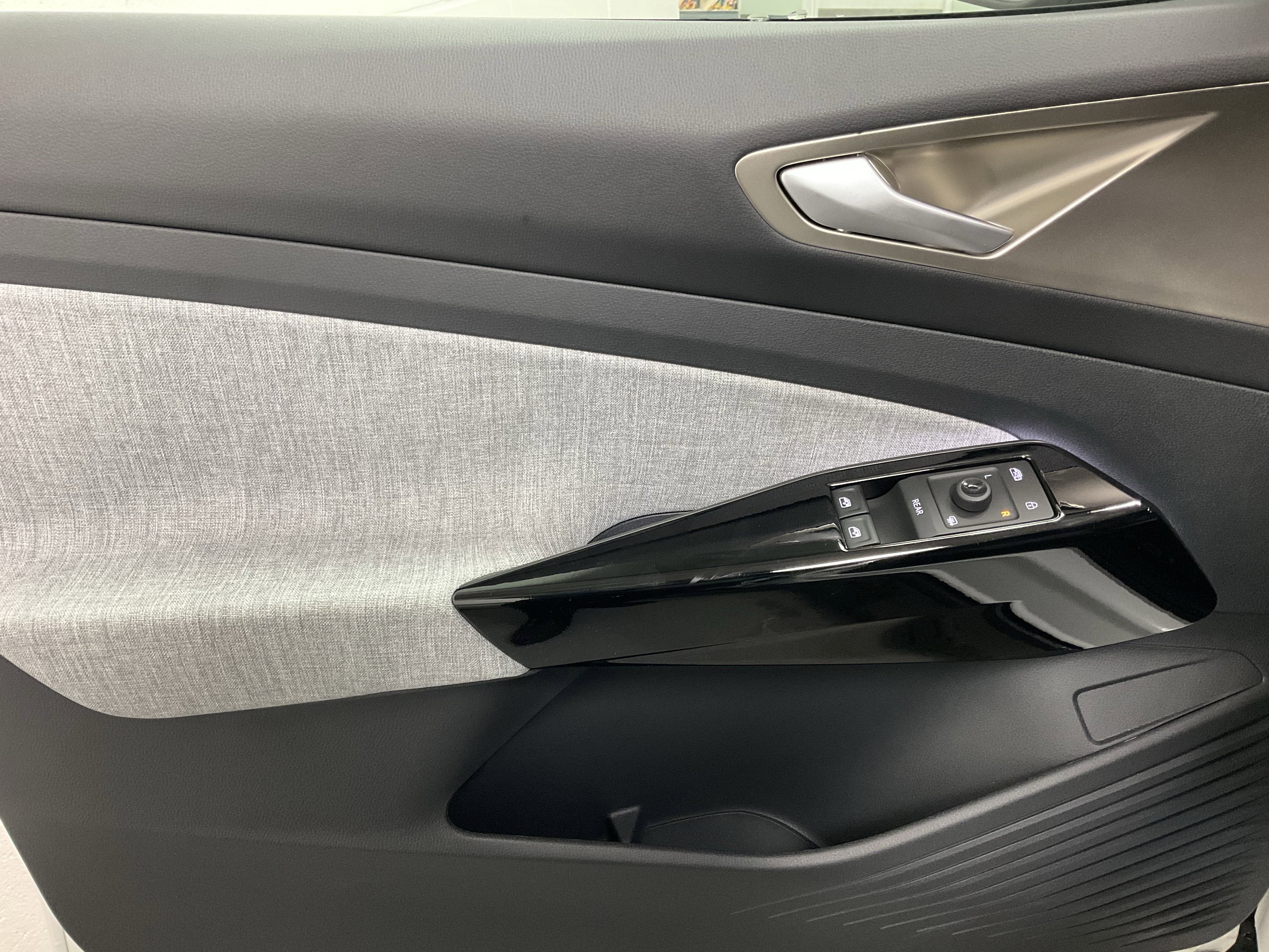 2025 Volkswagen ID.4 Pro