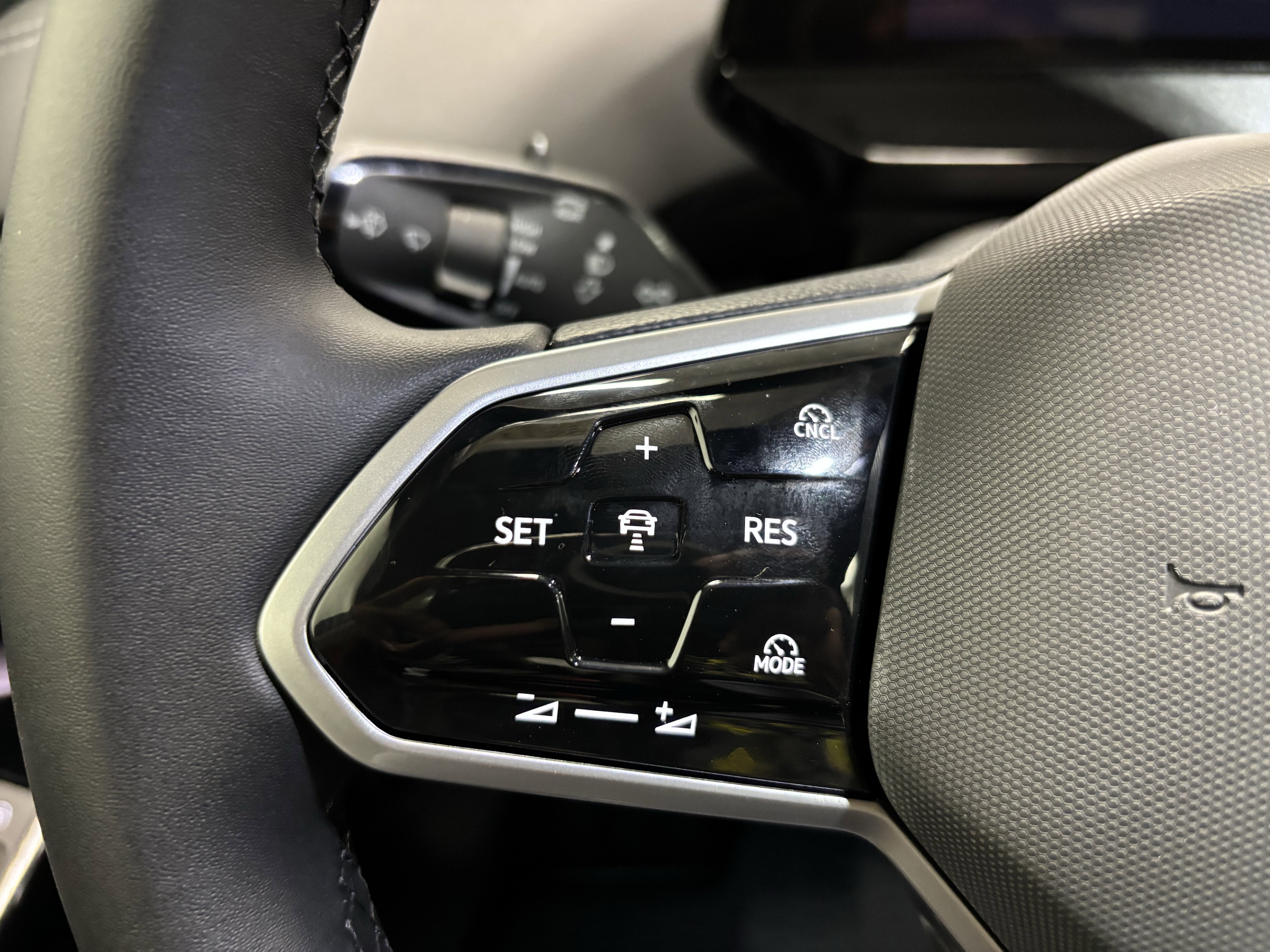 2025 Volkswagen ID.4 Pro