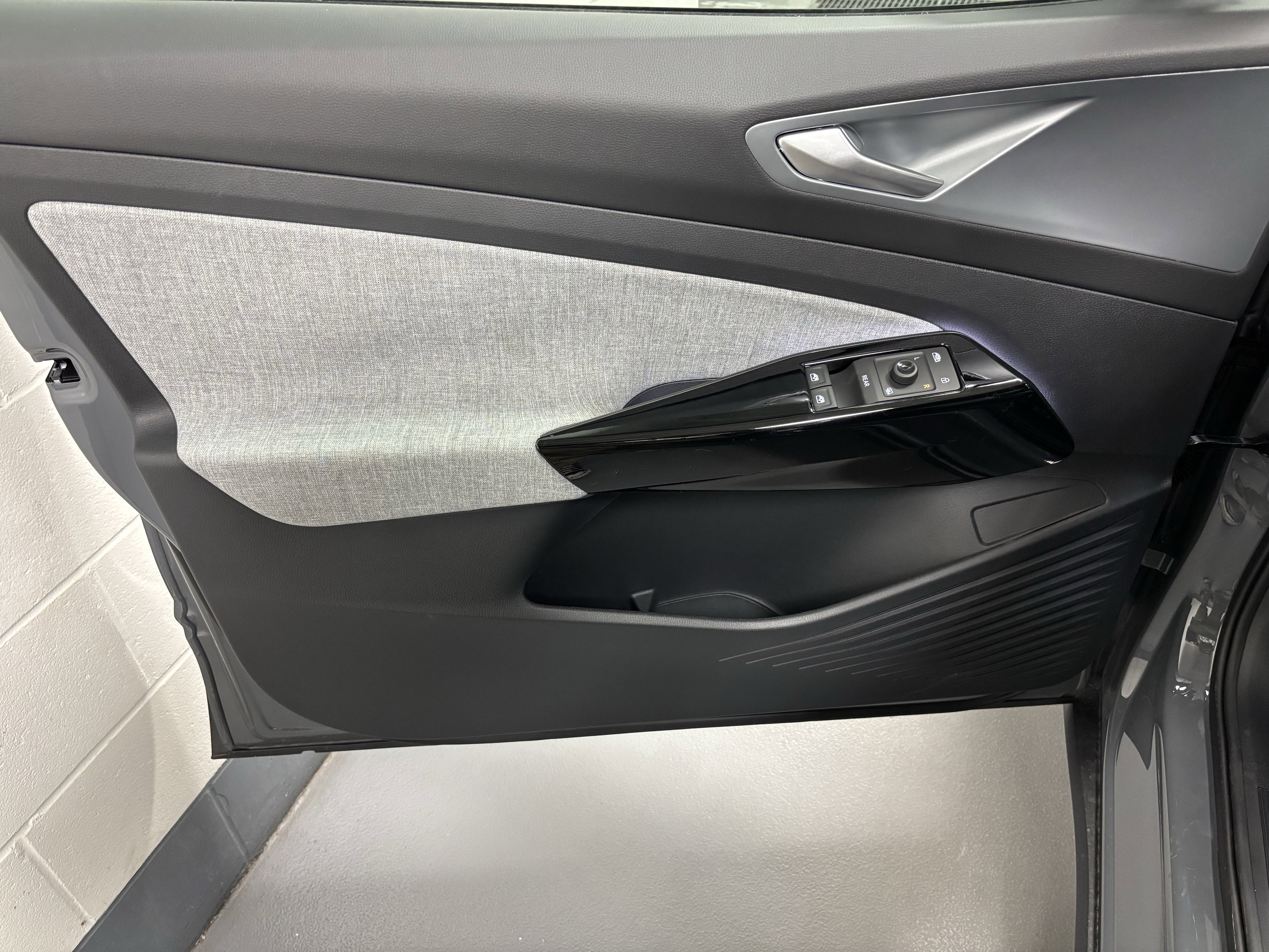 2025 Volkswagen ID.4 Pro