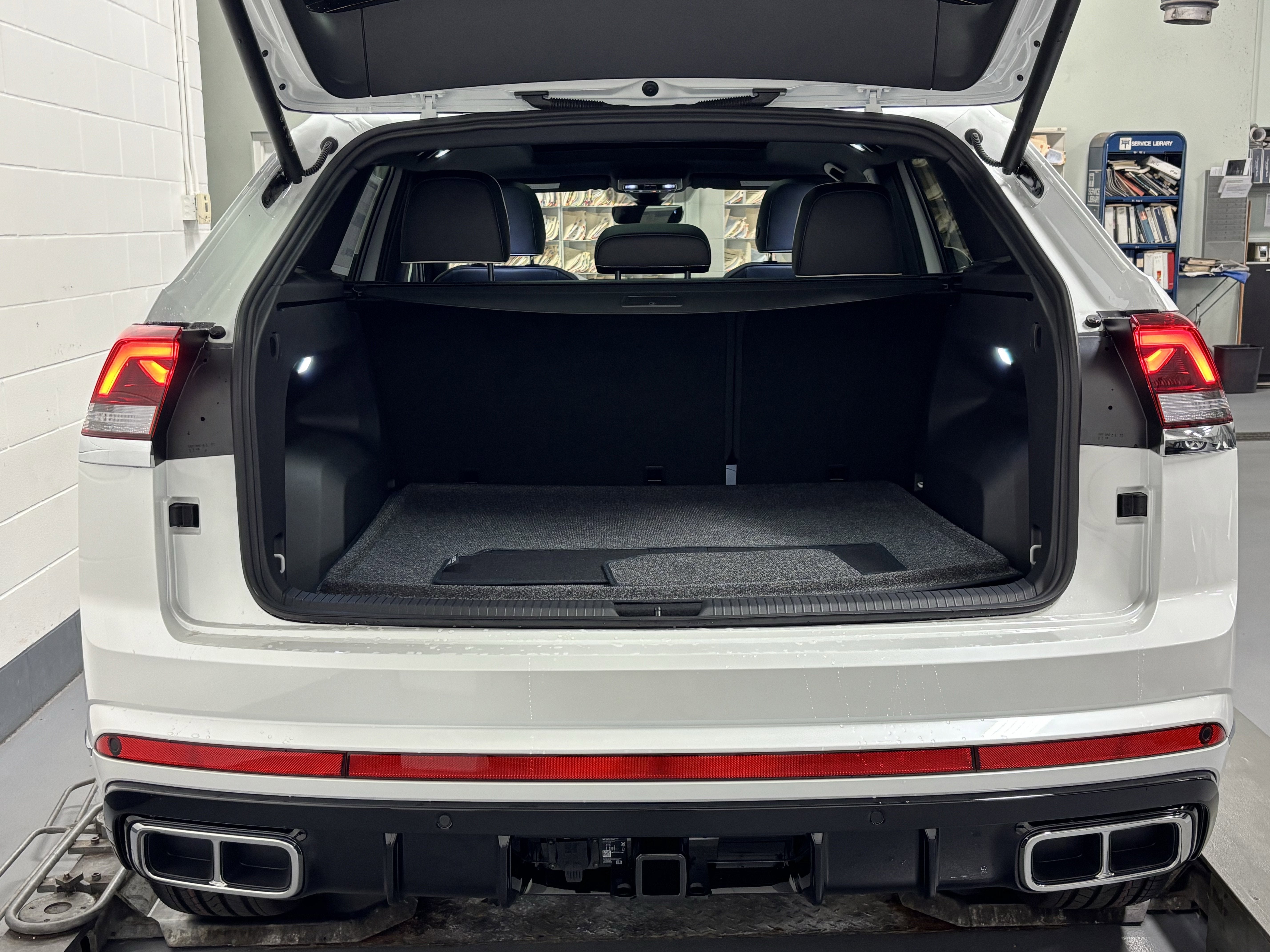 2026 Volkswagen Atlas Cross Sport 2.0T SEL Premium R-Line