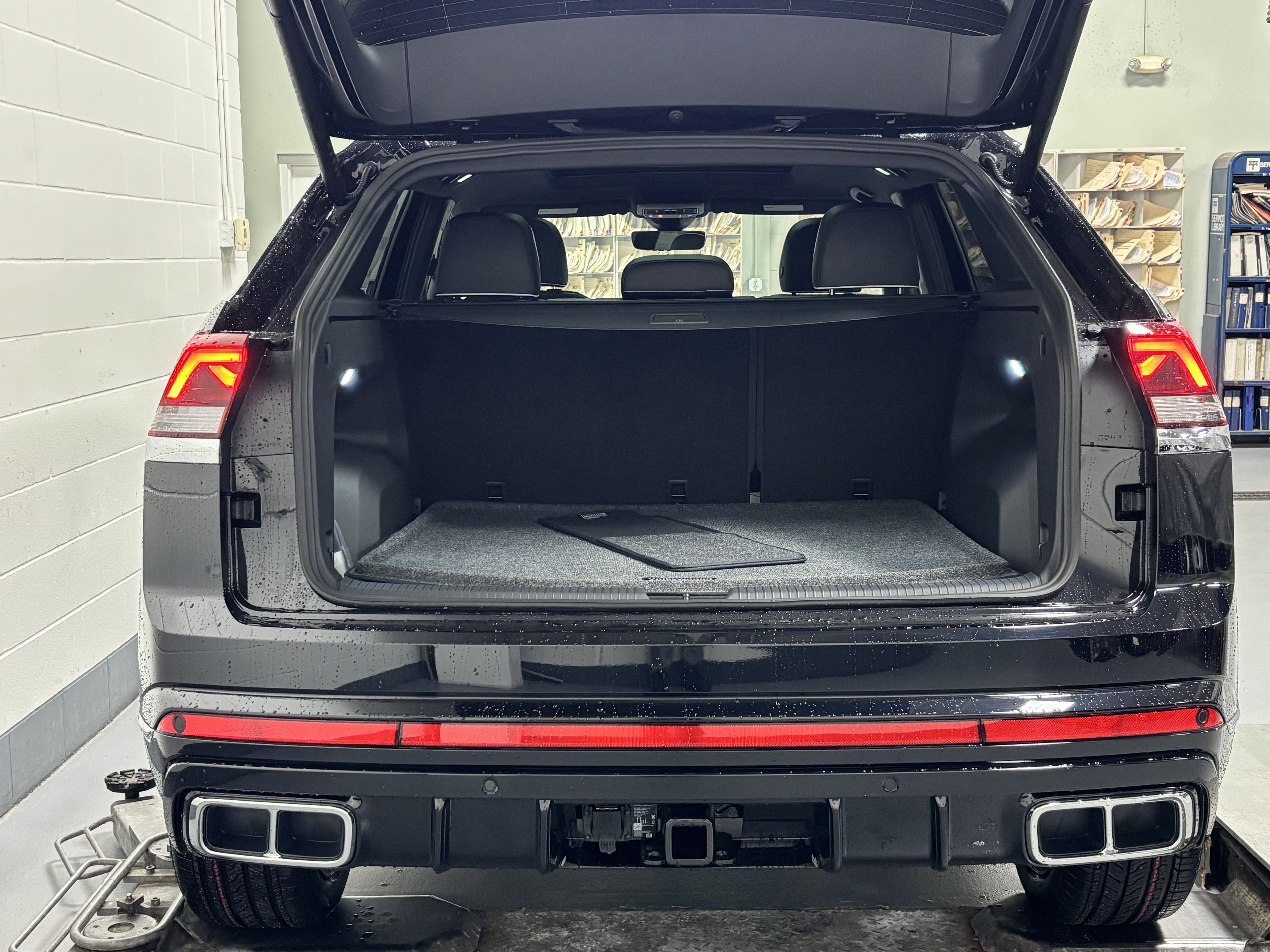 2026 Volkswagen Atlas Cross Sport 2.0T SEL Premium R-Line