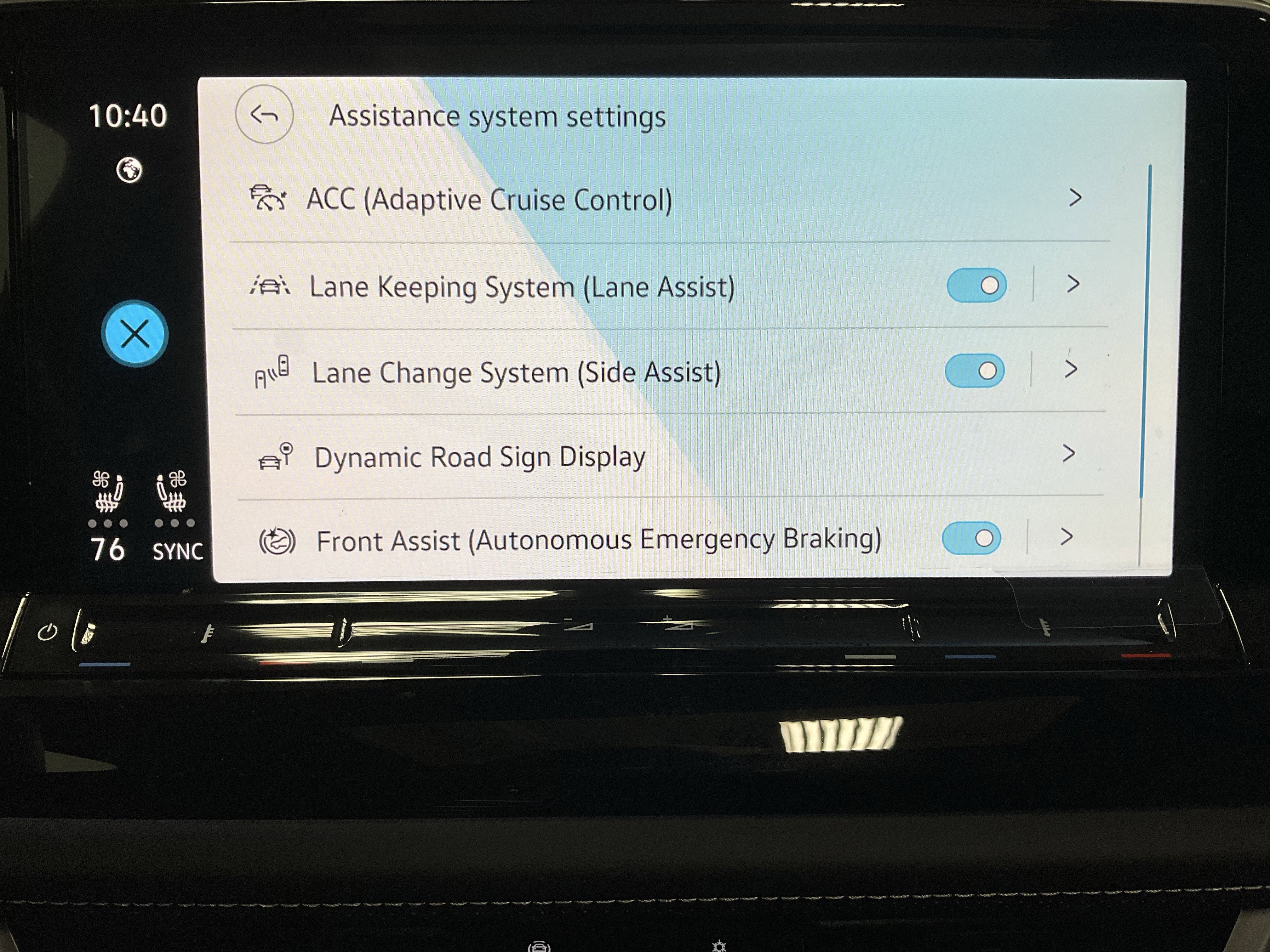 2026 Volkswagen Atlas Cross Sport 2.0T SEL Premium R-Line
