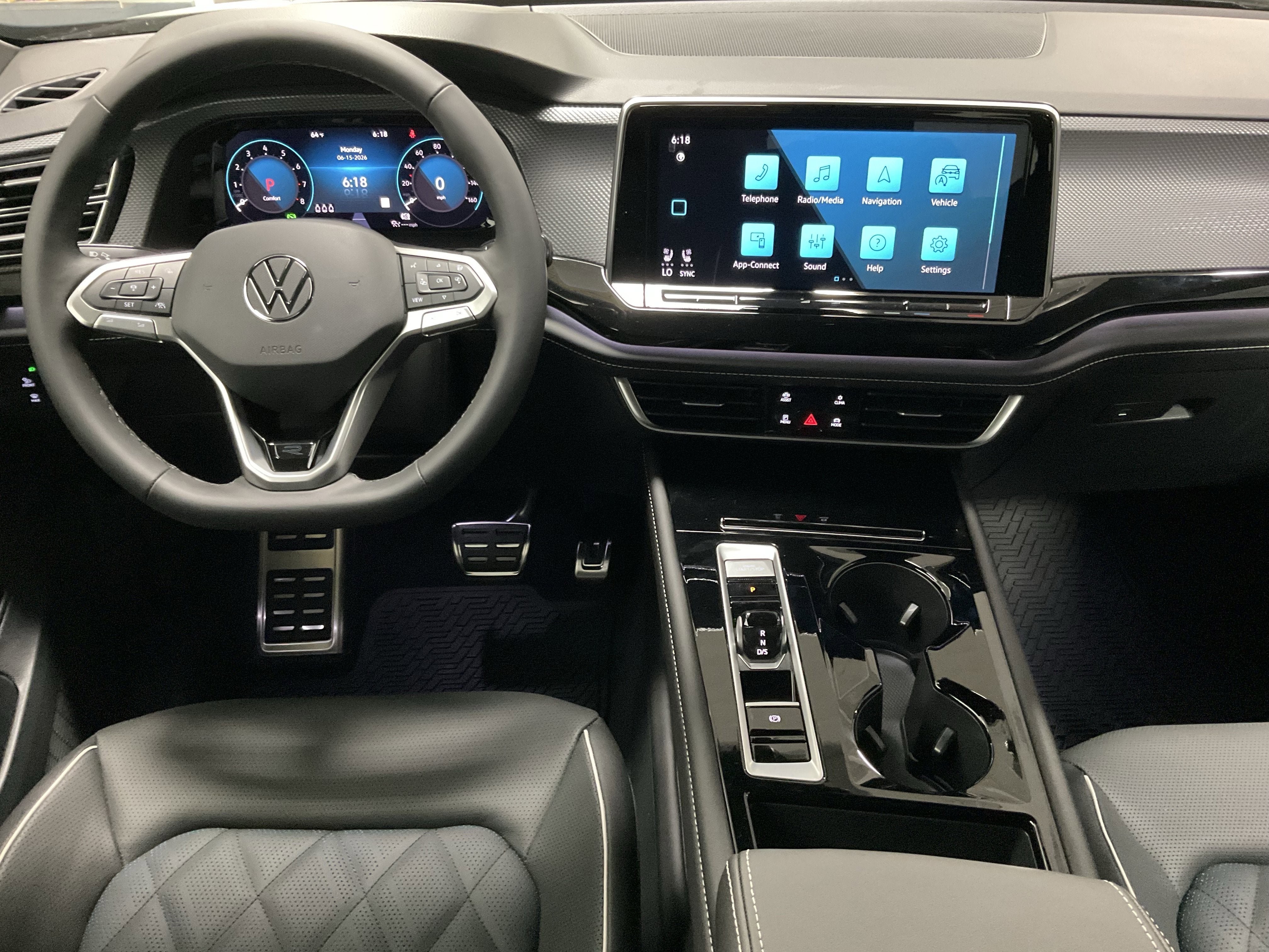 2026 Volkswagen Atlas Cross Sport 2.0T SEL Premium R-Line