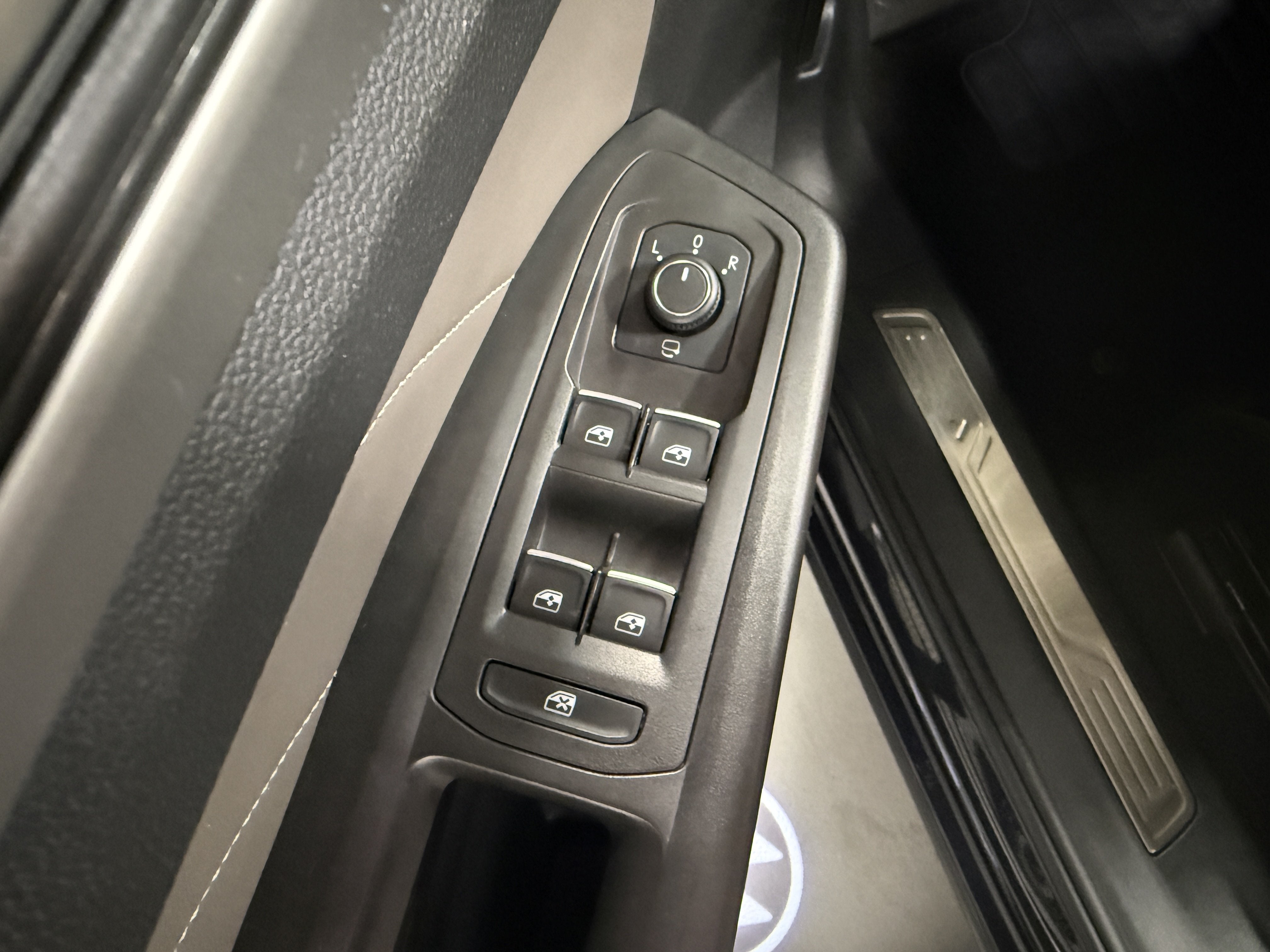 2023 Volkswagen Atlas Cross Sport V6 AWD SEL Premium R-Line