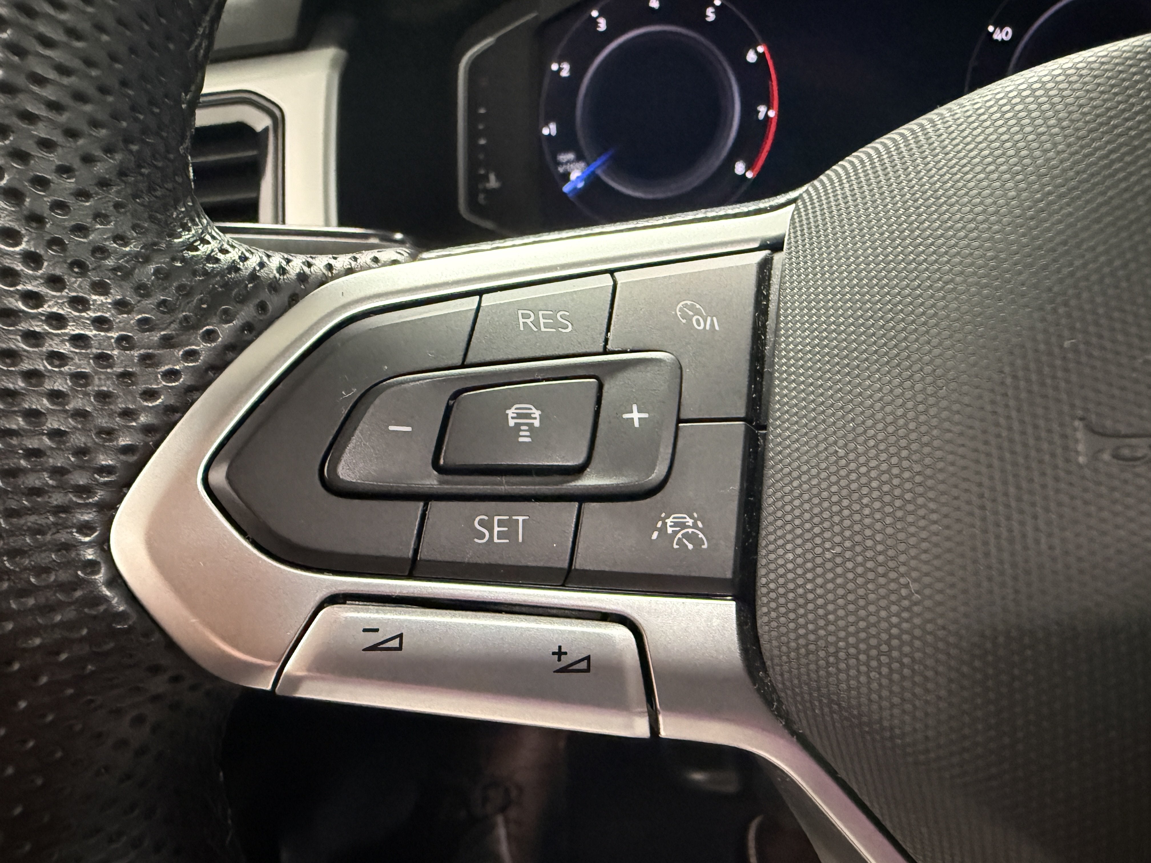 2023 Volkswagen Atlas Cross Sport V6 AWD SEL Premium R-Line