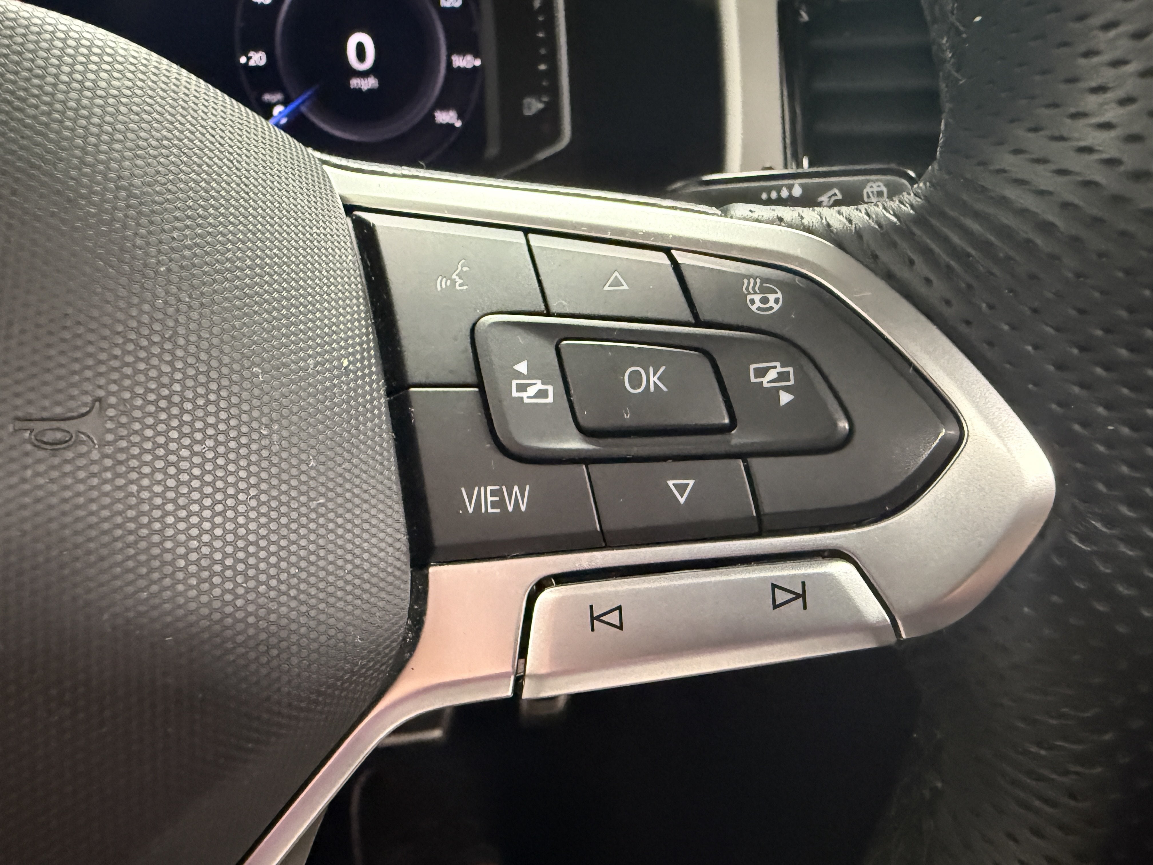 2023 Volkswagen Atlas Cross Sport V6 AWD SEL Premium R-Line