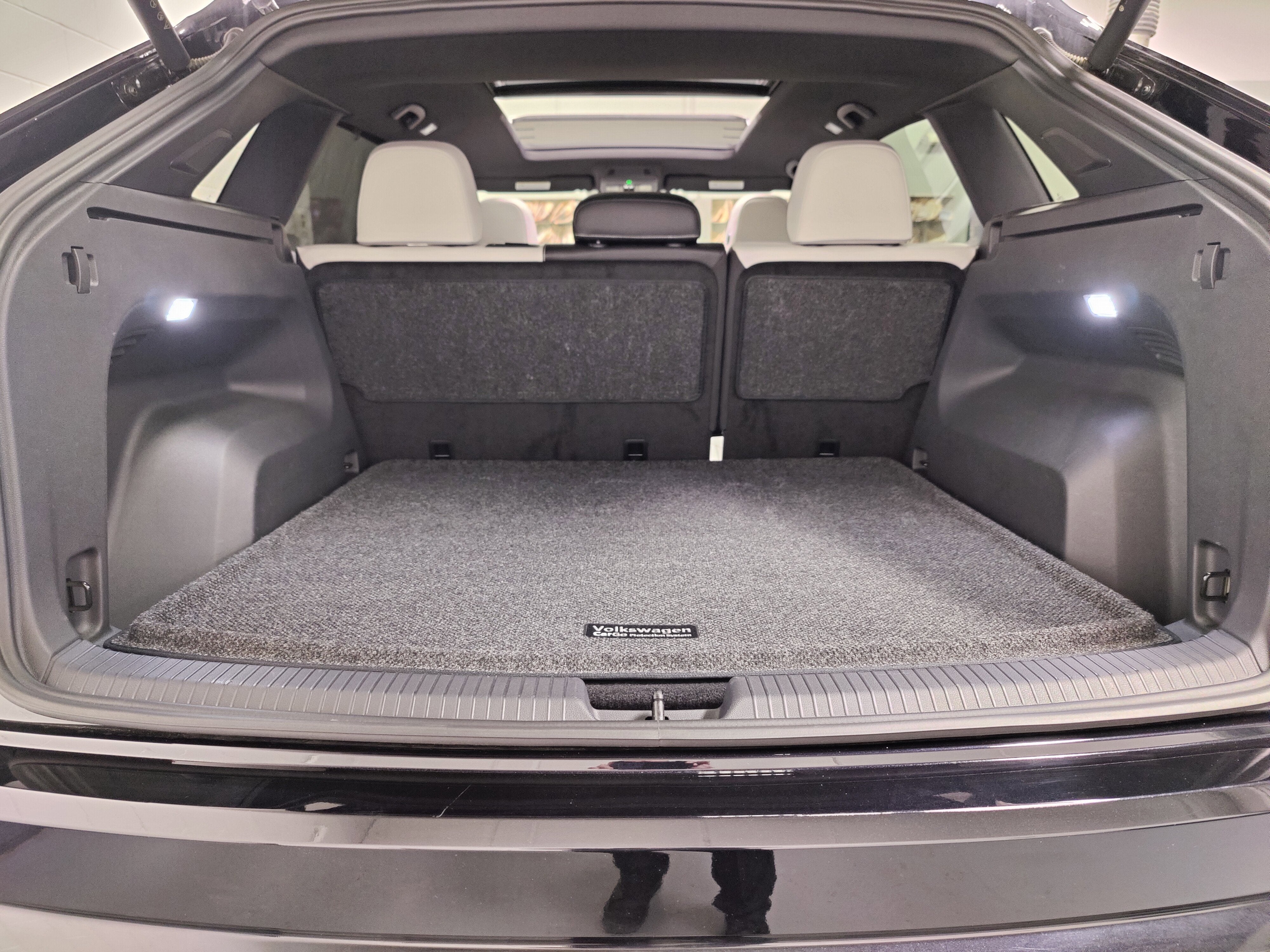 2025 Volkswagen Atlas Cross Sport SEL Premium R-Line w/Sunroof/Nav