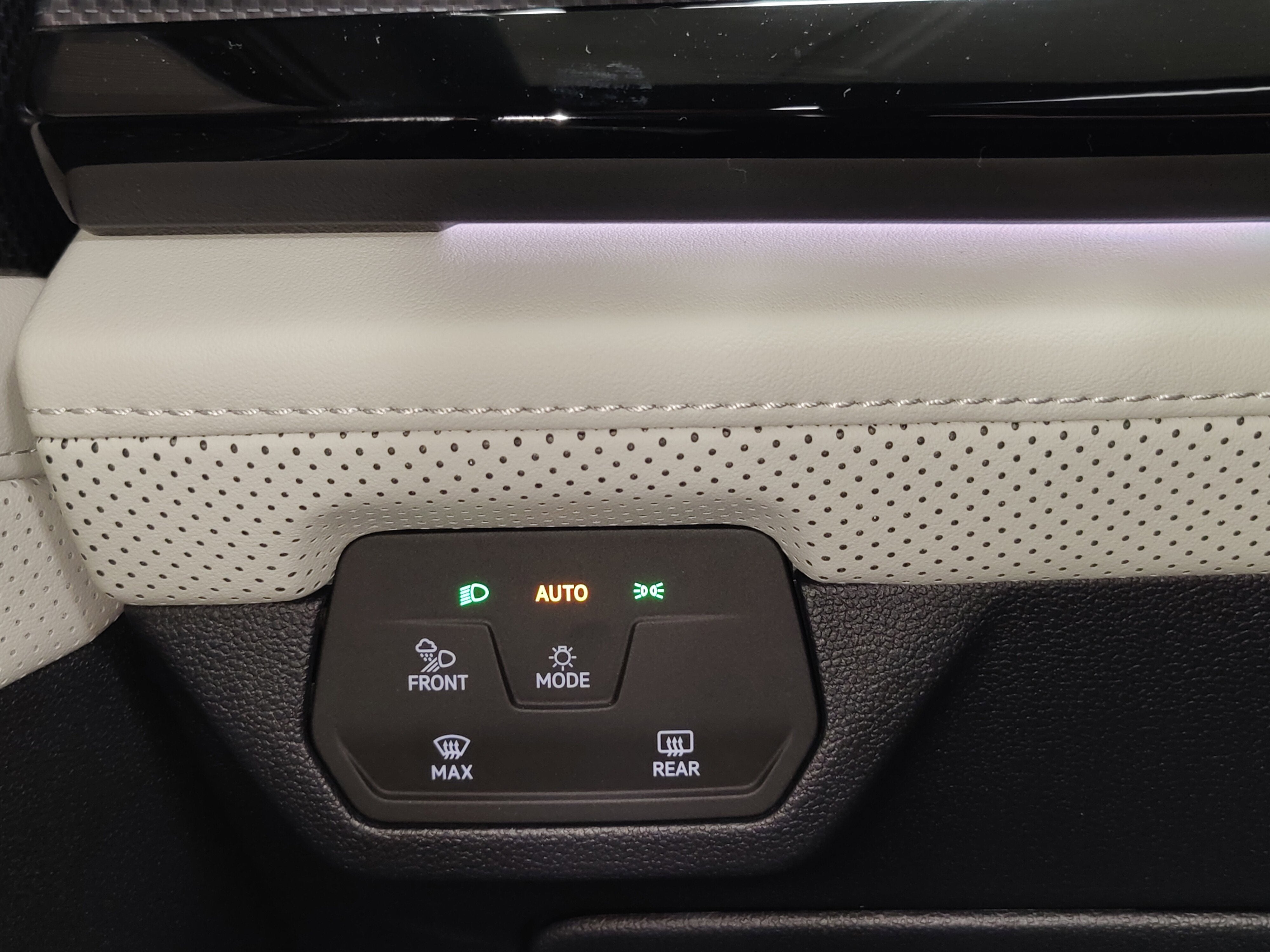 2025 Volkswagen Atlas Cross Sport SEL Premium R-Line w/Sunroof/Nav