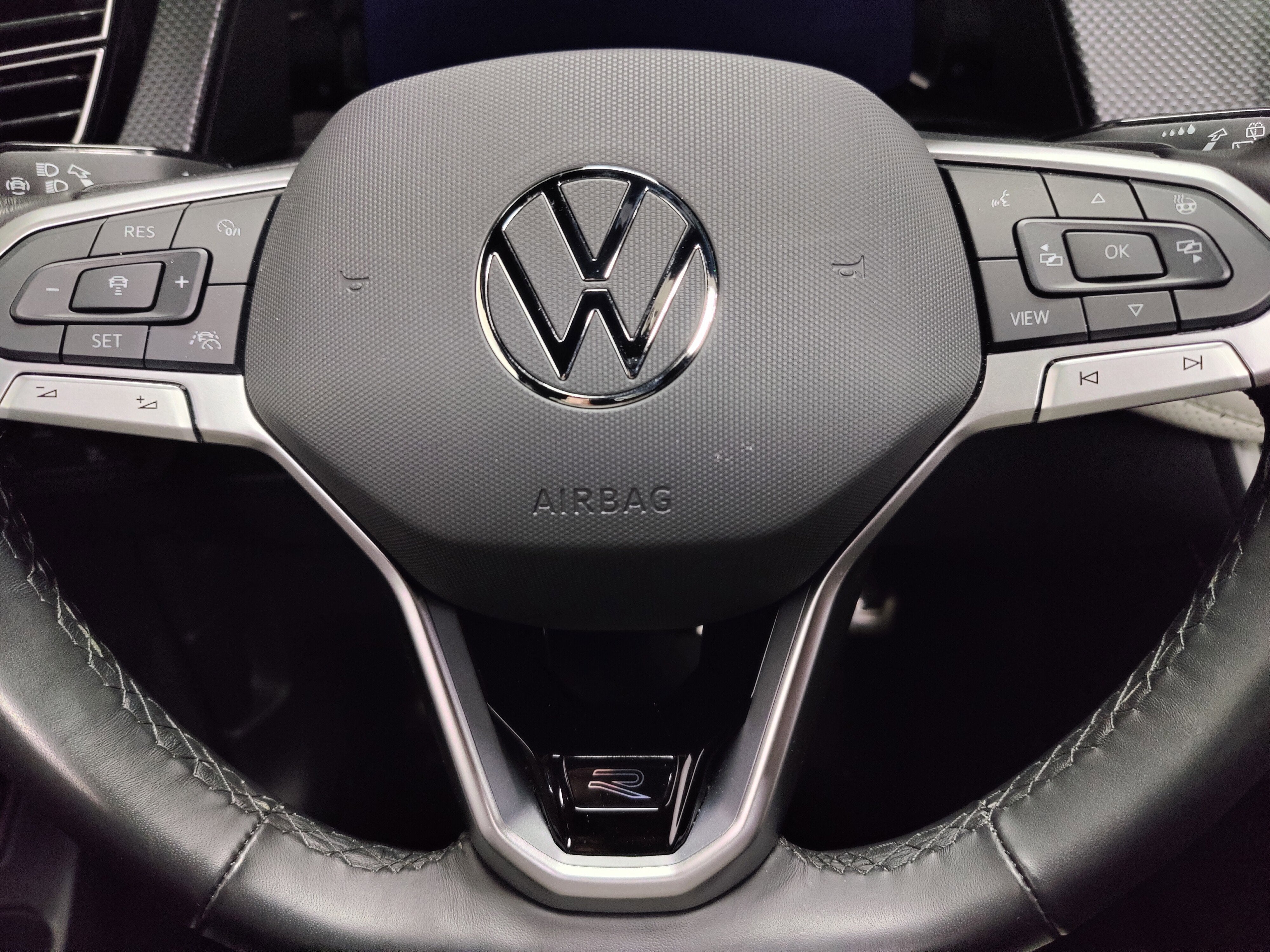 2025 Volkswagen Atlas Cross Sport SEL Premium R-Line w/Sunroof/Nav