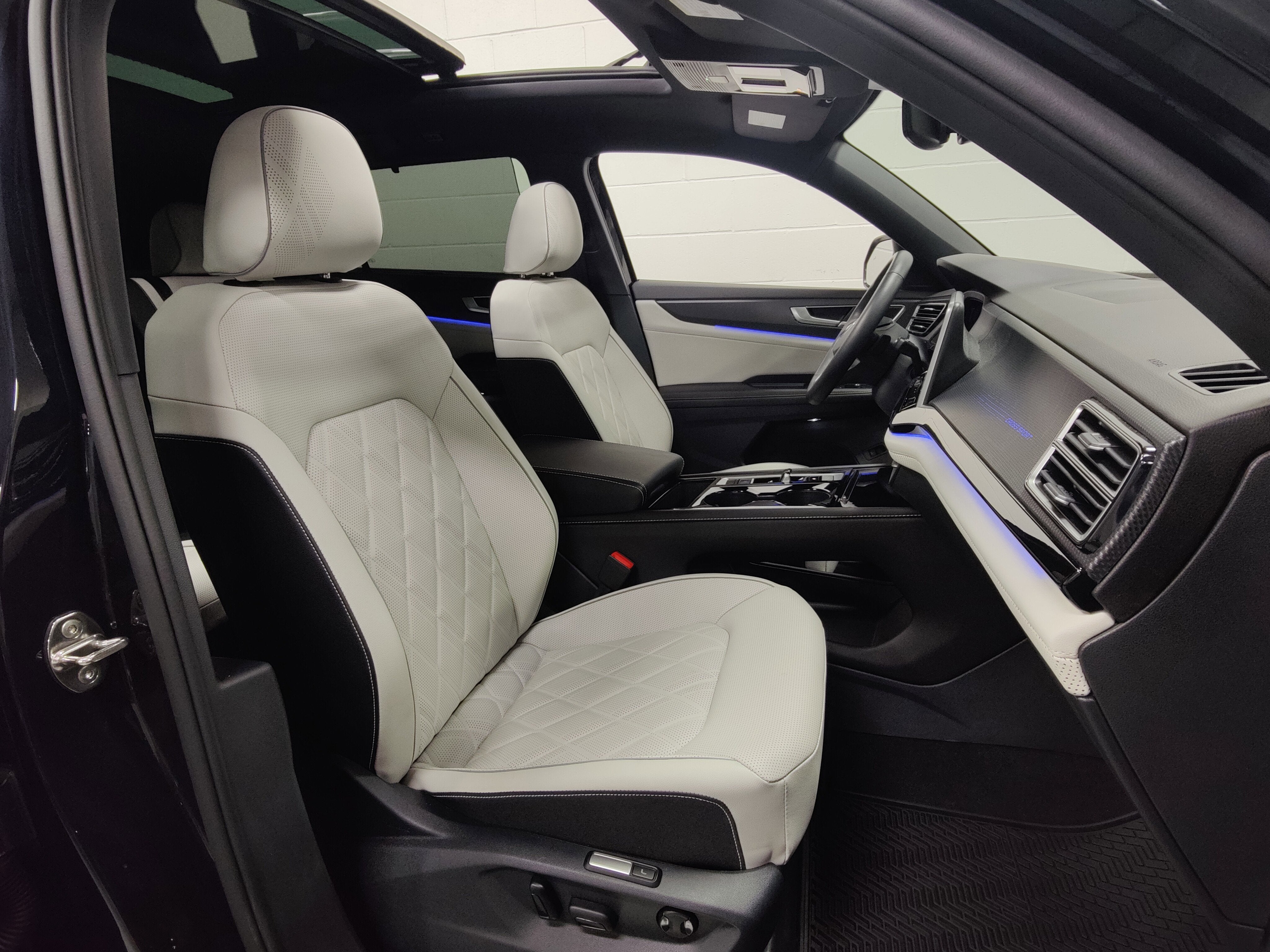 2025 Volkswagen Atlas Cross Sport SEL Premium R-Line w/Sunroof/Nav