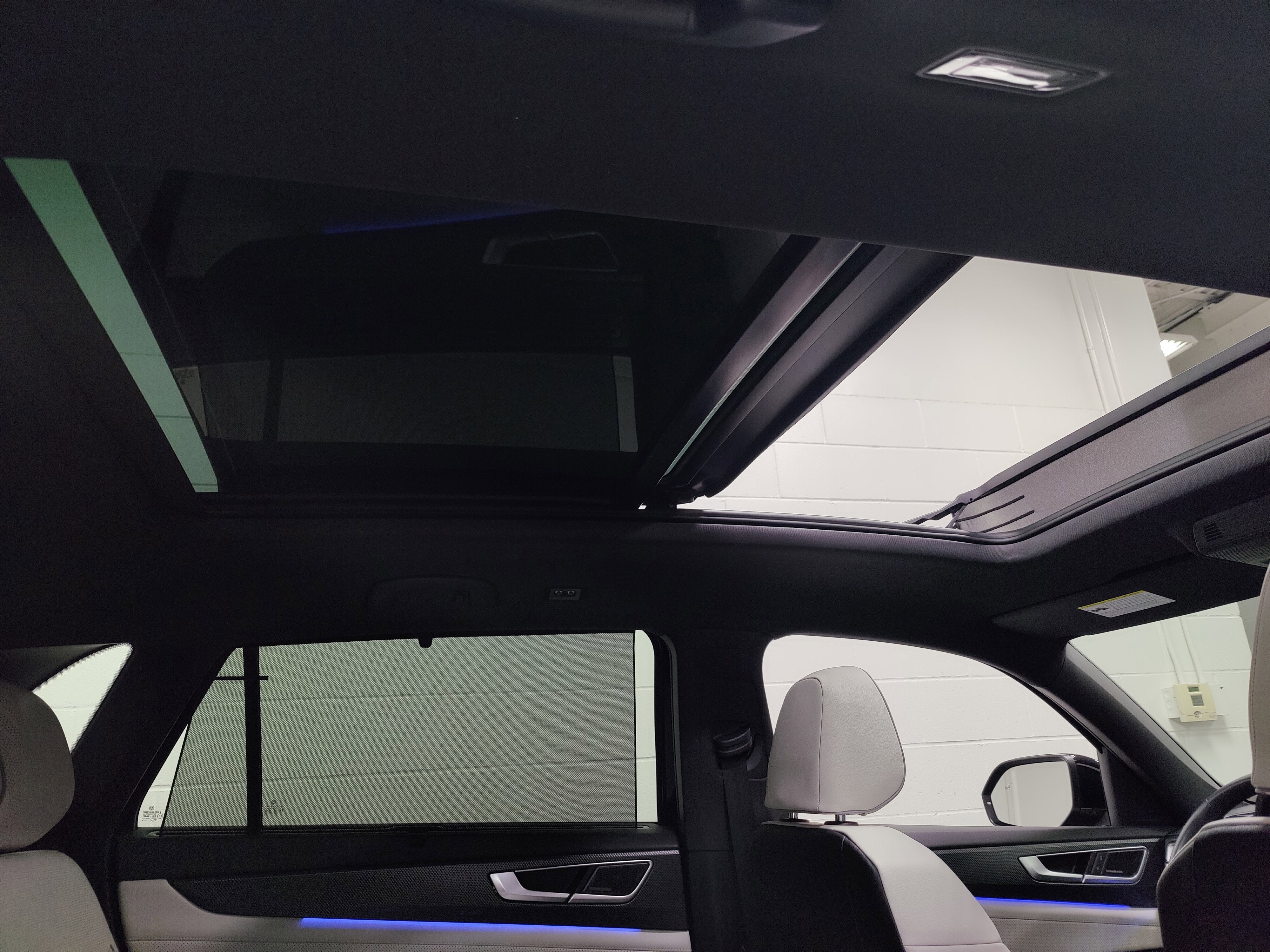 2025 Volkswagen Atlas Cross Sport SEL Premium R-Line w/Sunroof/Nav