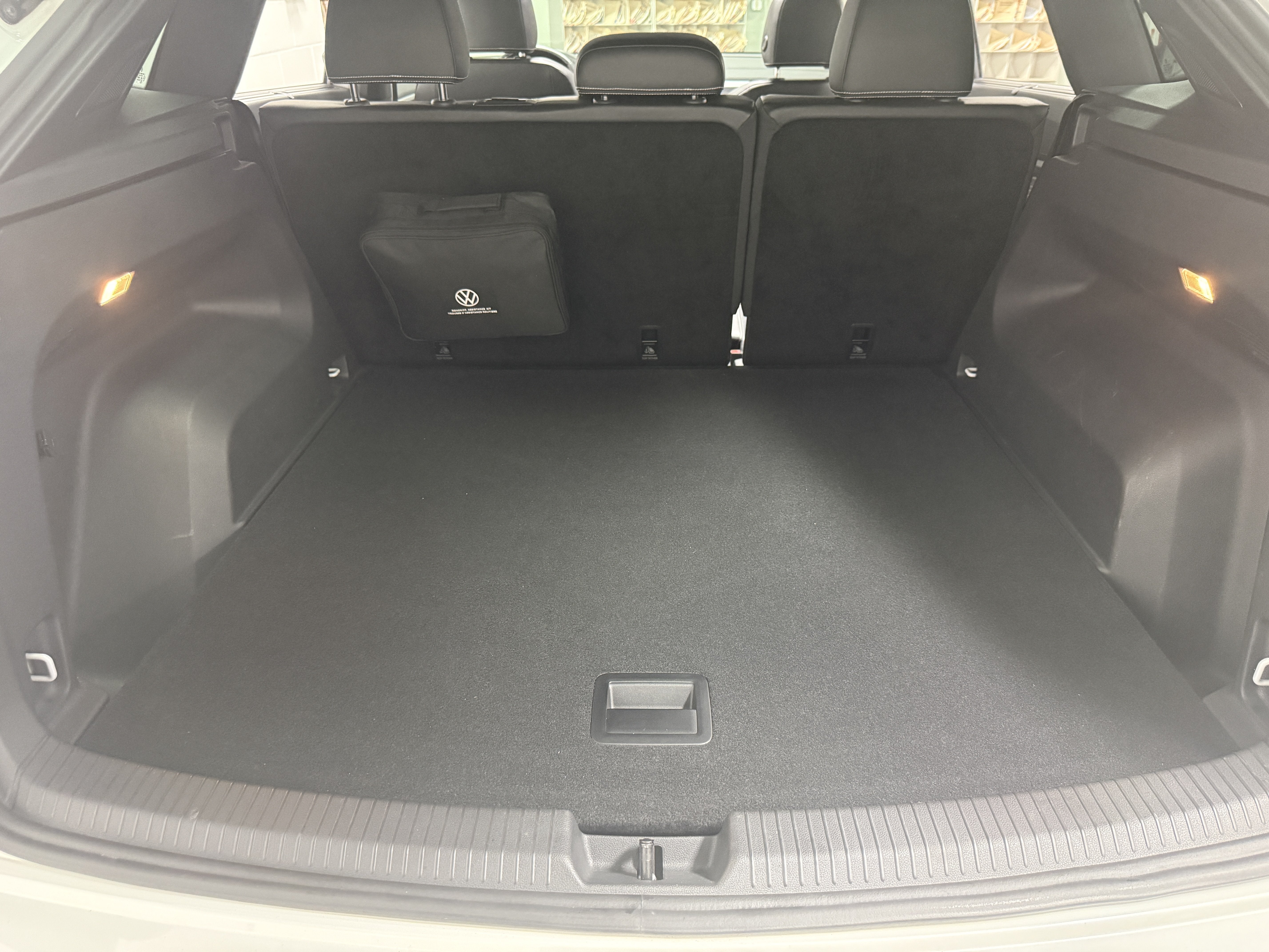2023 Volkswagen Atlas Cross Sport V6 SEL Premium R-Line AWD w/Sunroof & Nav