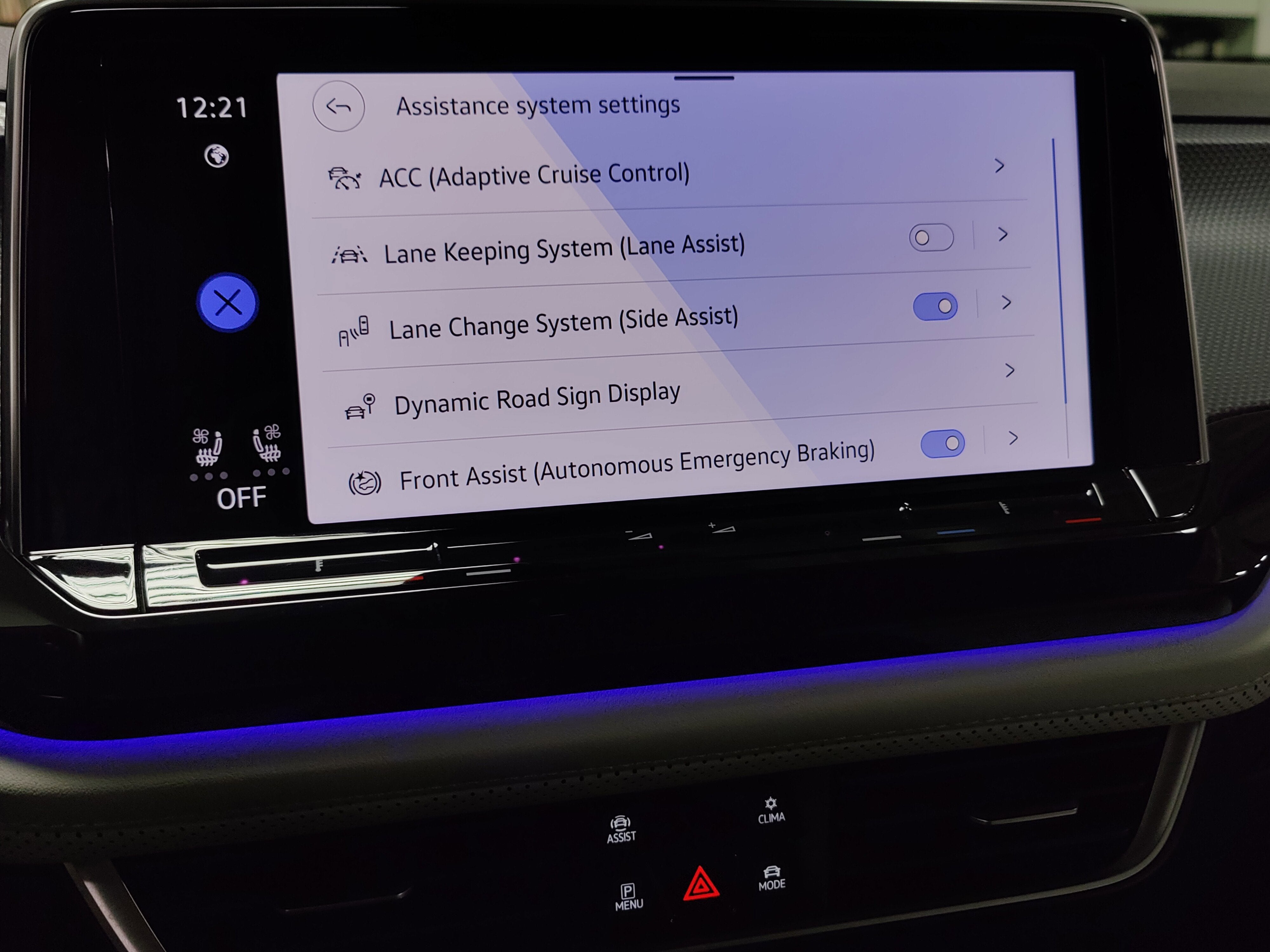 2025 Volkswagen Atlas Cross Sport SEL Premium R-Line w/Sunroof/Nav