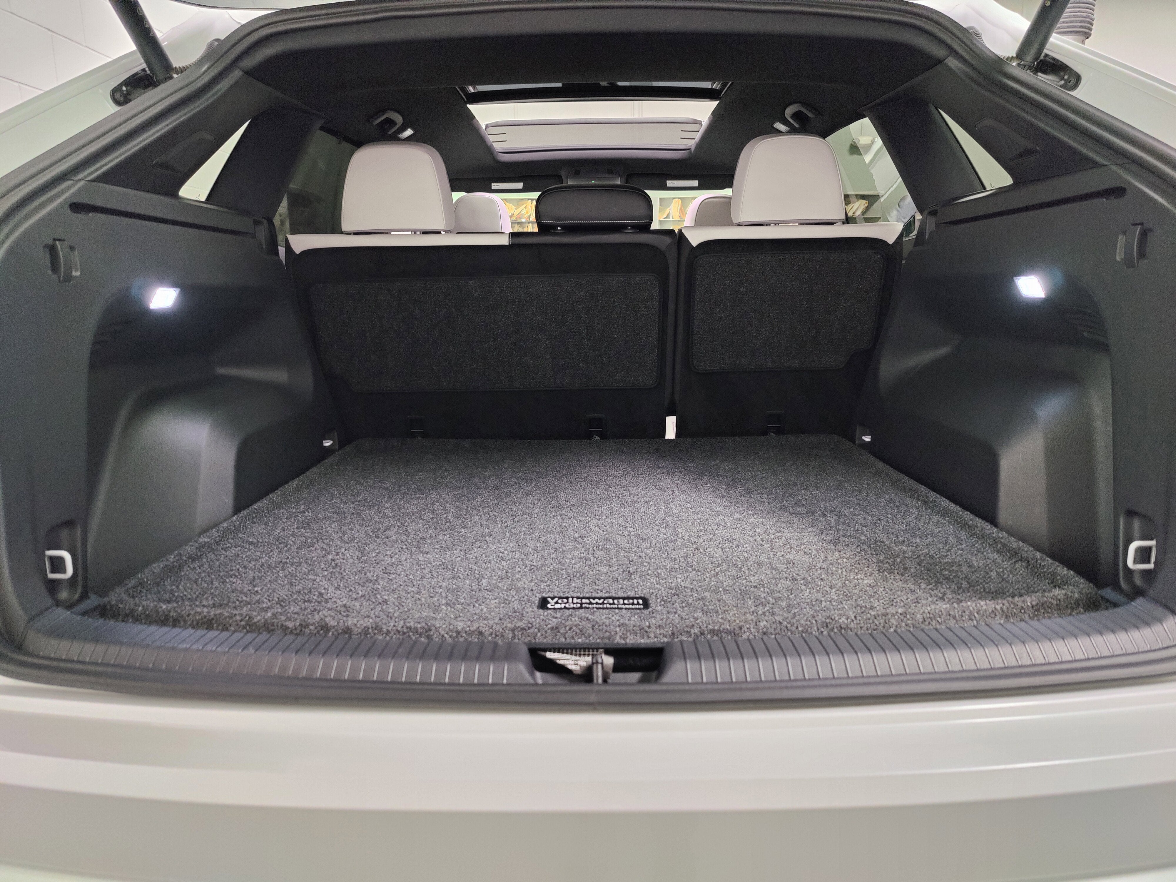 2025 Volkswagen Atlas Cross Sport SEL Premium R-Line w/Sunroof/Nav