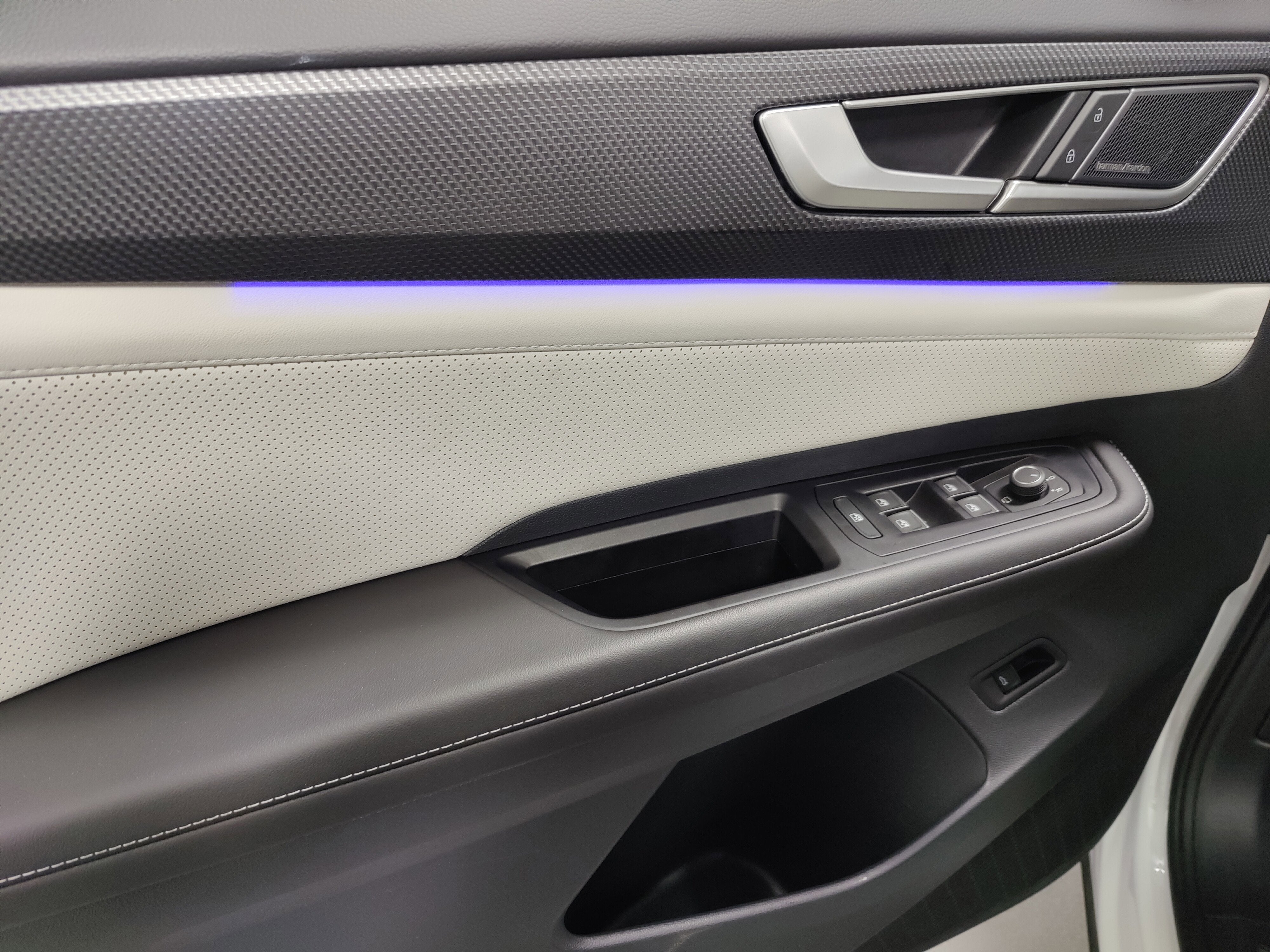 2025 Volkswagen Atlas Cross Sport SEL Premium R-Line w/Sunroof/Nav