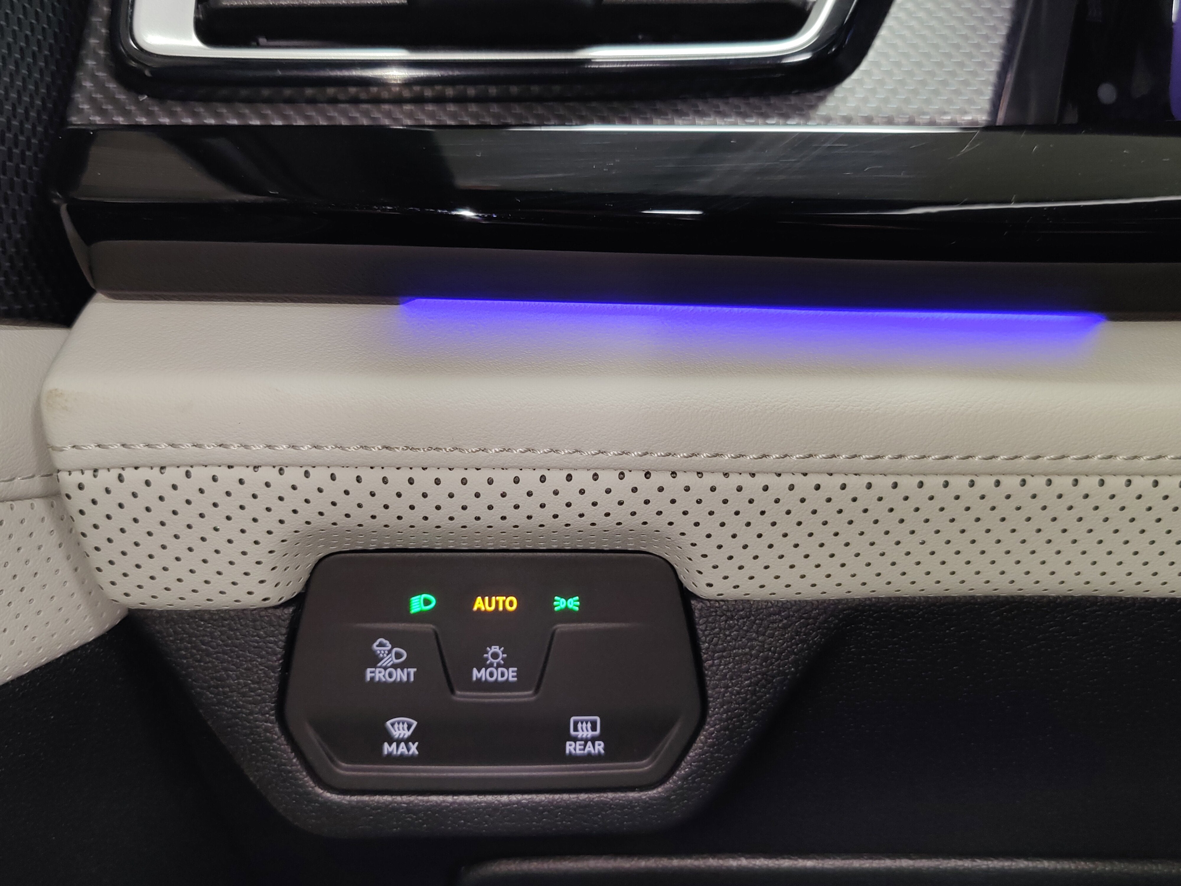 2025 Volkswagen Atlas Cross Sport SEL Premium R-Line w/Sunroof/Nav