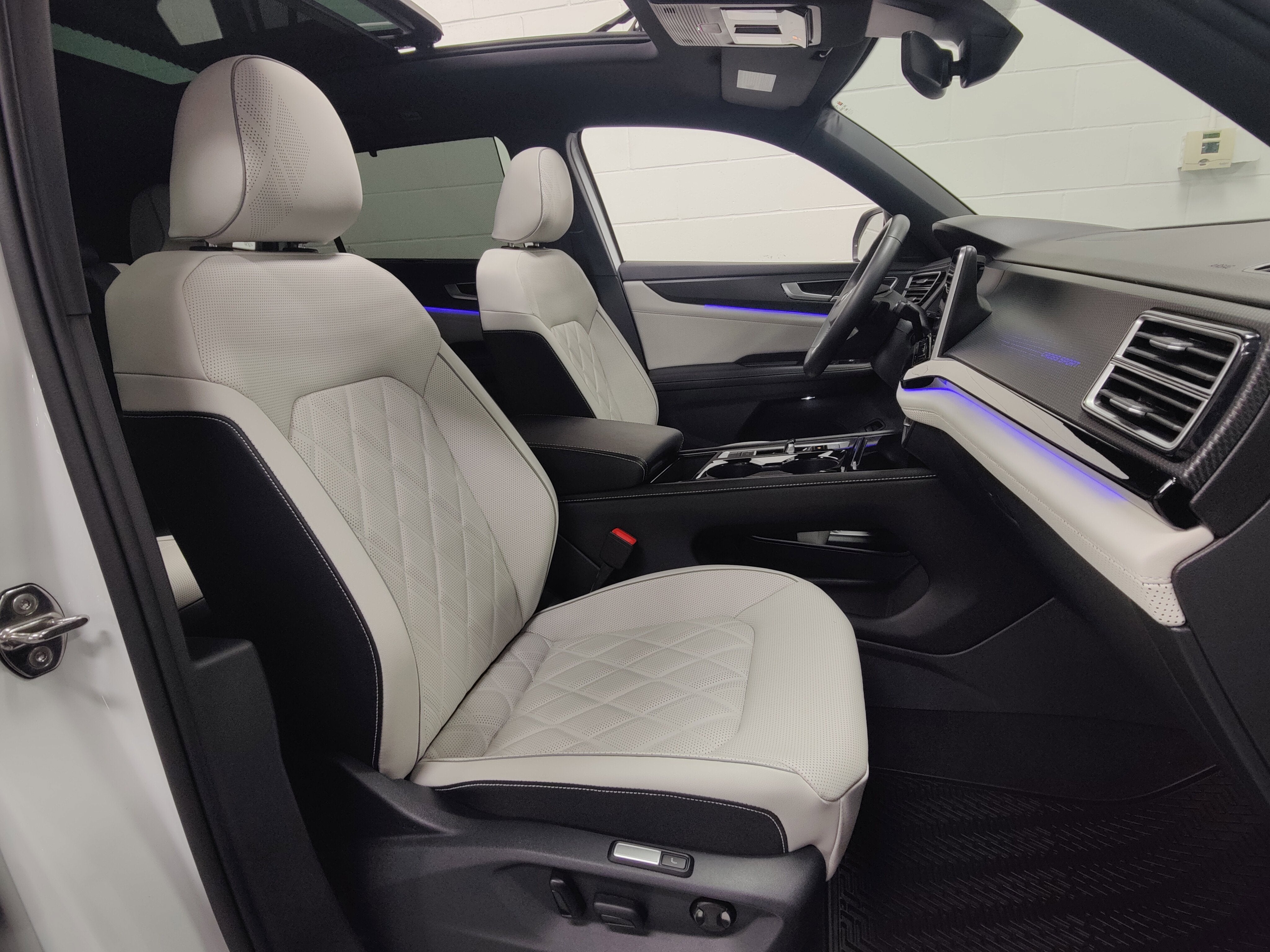 2025 Volkswagen Atlas Cross Sport SEL Premium R-Line w/Sunroof/Nav