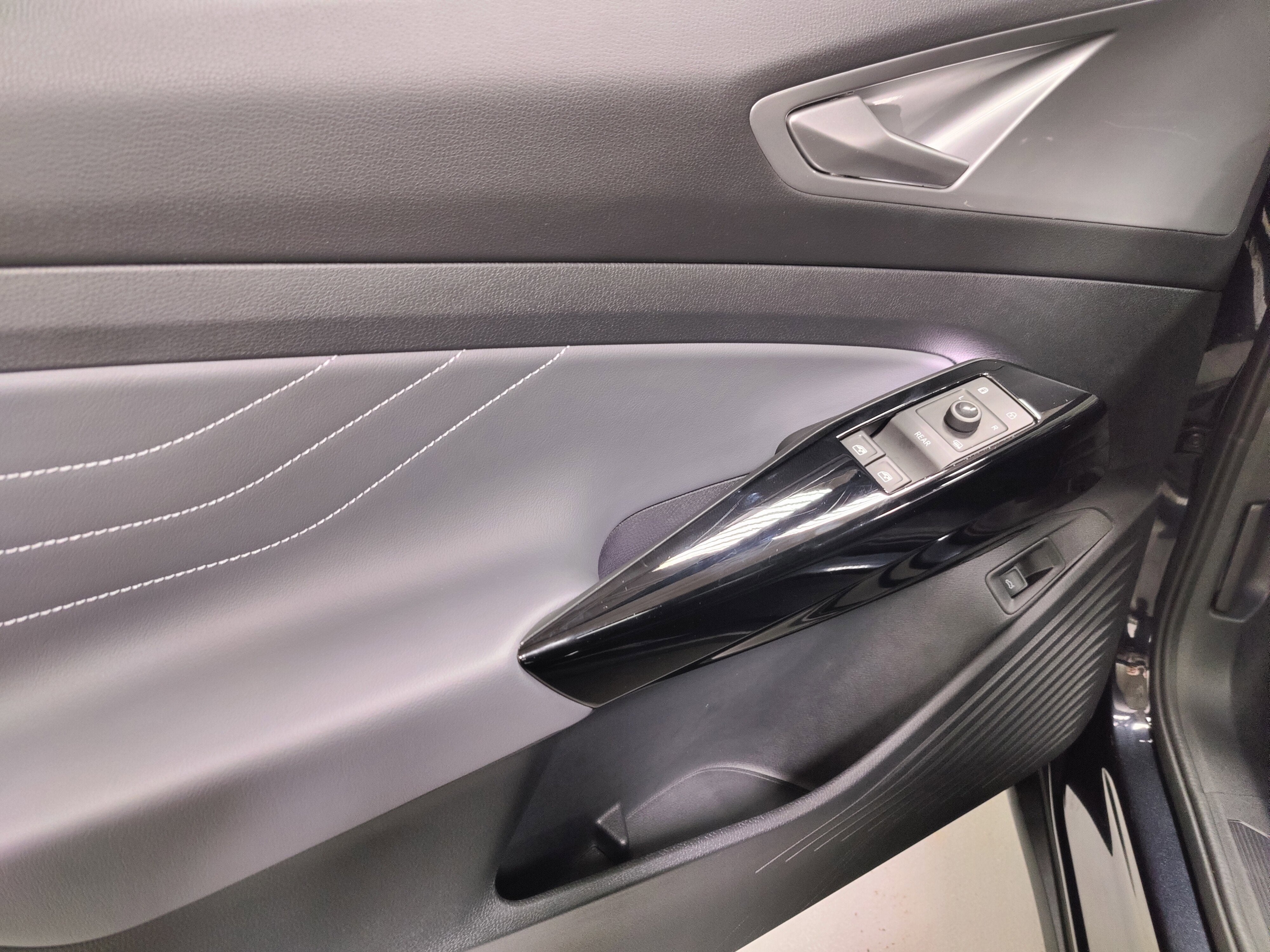 2023 Volkswagen ID.4 Pro S 82kW Long Range w/Glass Roof