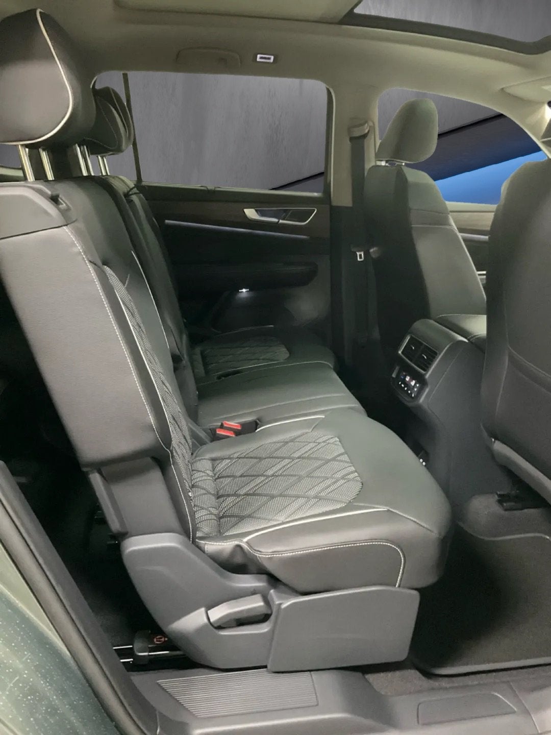 2026 Volkswagen Atlas 2.0T SEL Premium R-Line