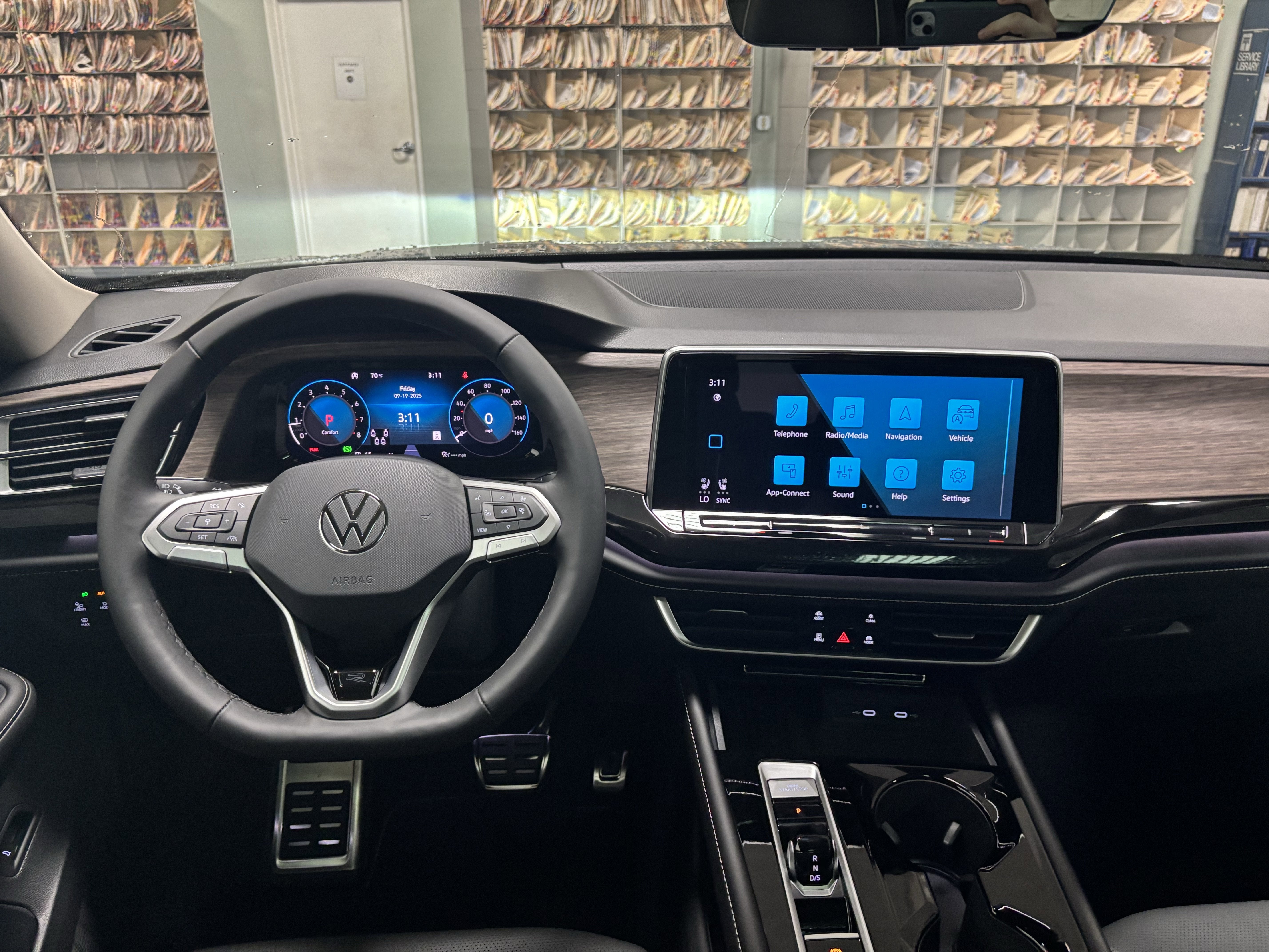 2026 Volkswagen Atlas 2.0T SEL Premium R-Line