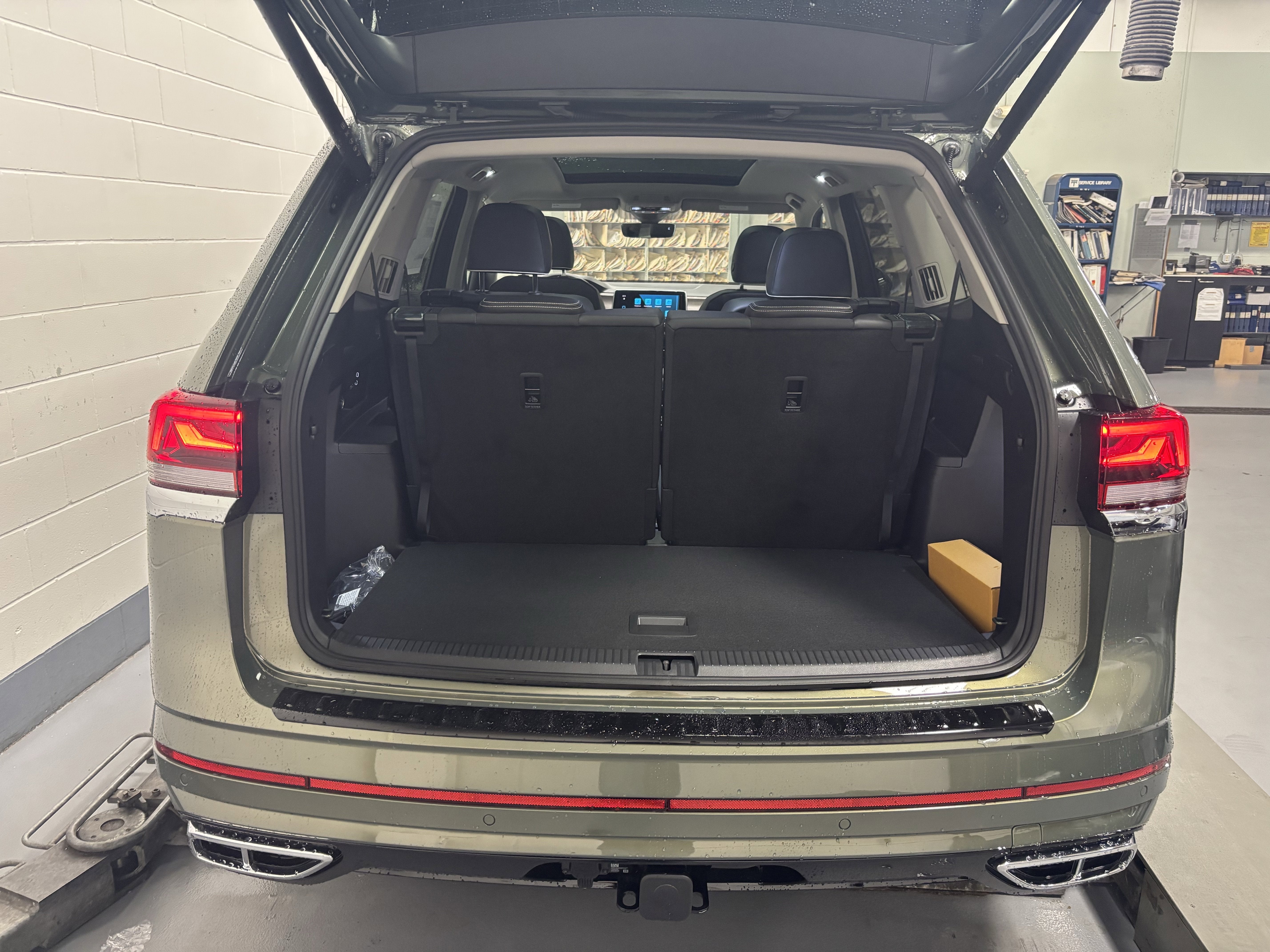 2026 Volkswagen Atlas 2.0T SEL Premium R-Line