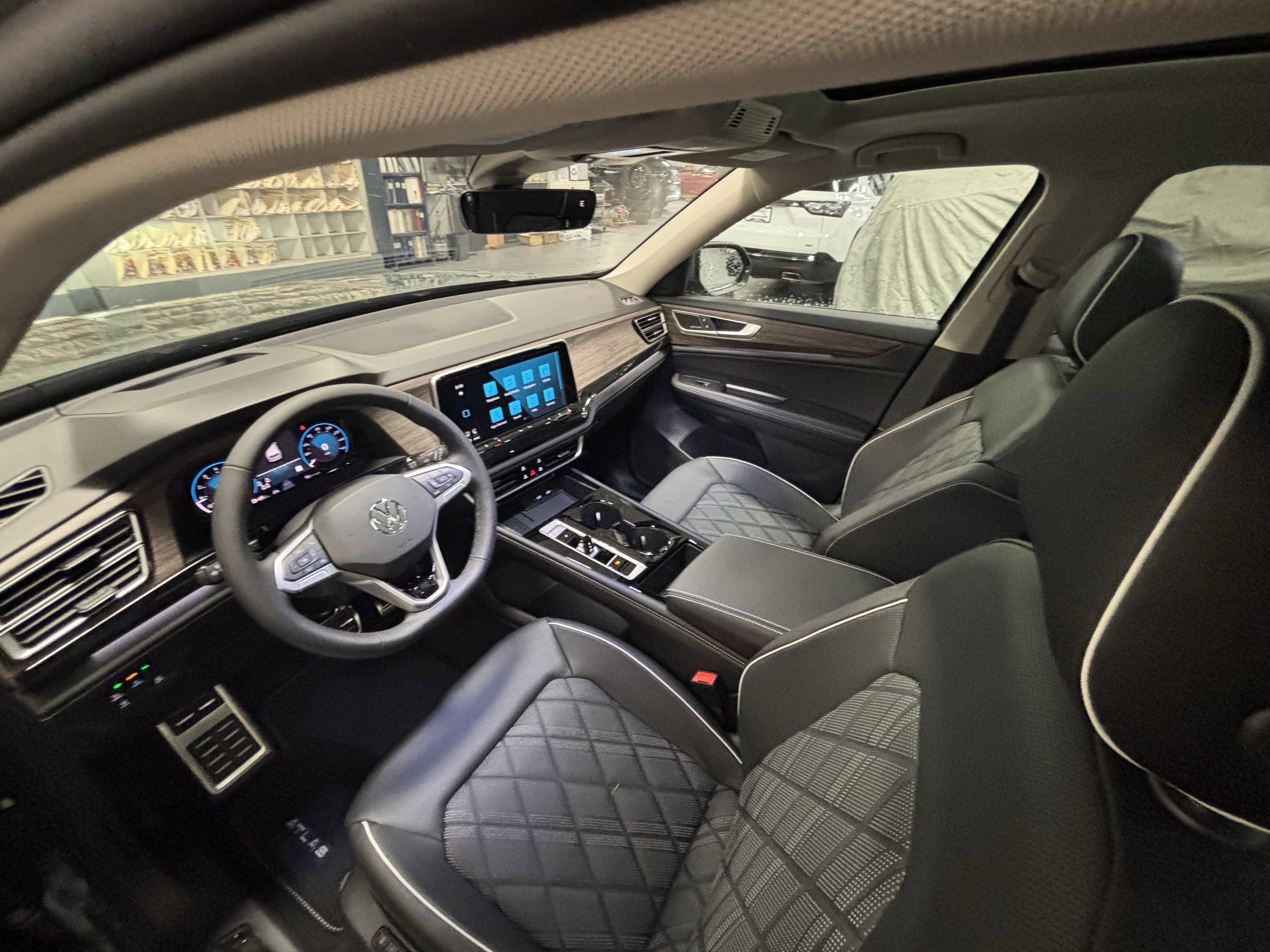 2026 Volkswagen Atlas 2.0T SEL Premium R-Line