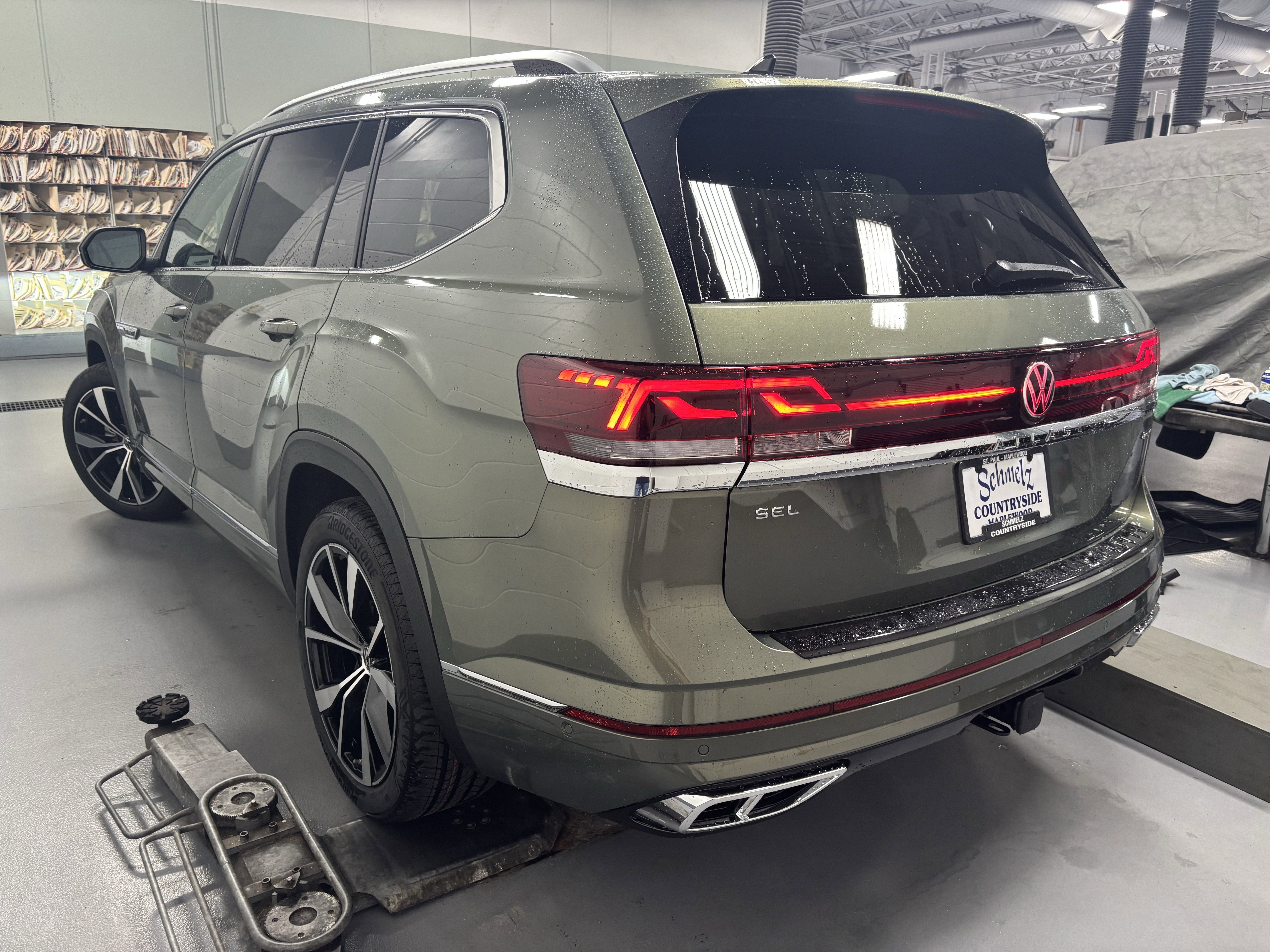 2026 Volkswagen Atlas 2.0T SEL Premium R-Line